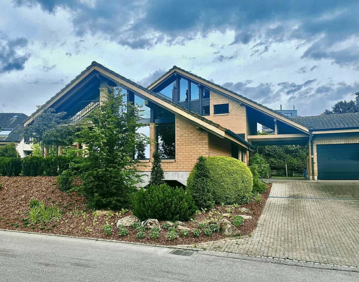 SEE HARMONIE Detached house with lake and mountain views in Sursee - Photo 3 of 12