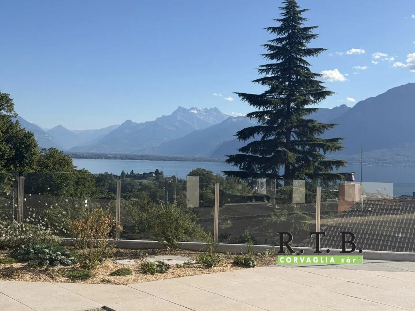 Villa Éblouissante avec Vue sur le Lac - Photo 5 sur 13