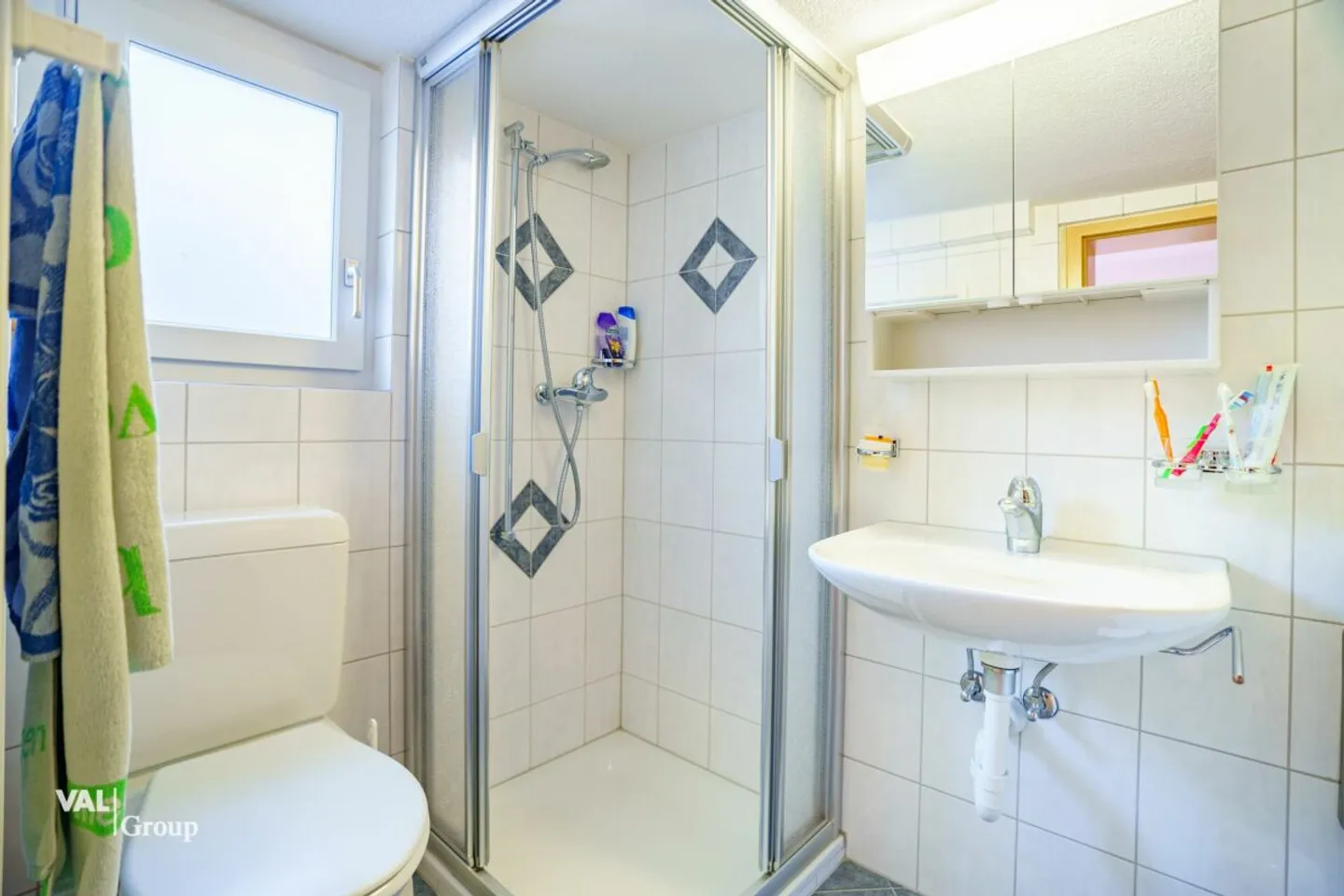 Comprehensively renovated apartment with spectacular views and historic flair - Photo 10 of 13