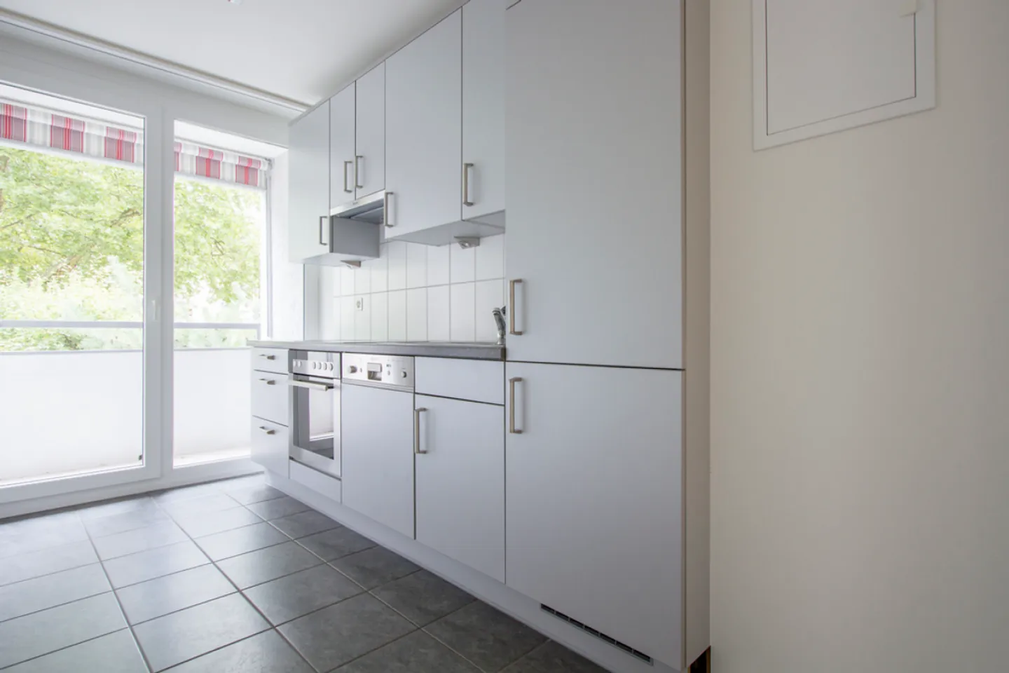Appartement confortable avec balcon, ascenseur et emplacement central - Photo 6 sur 11