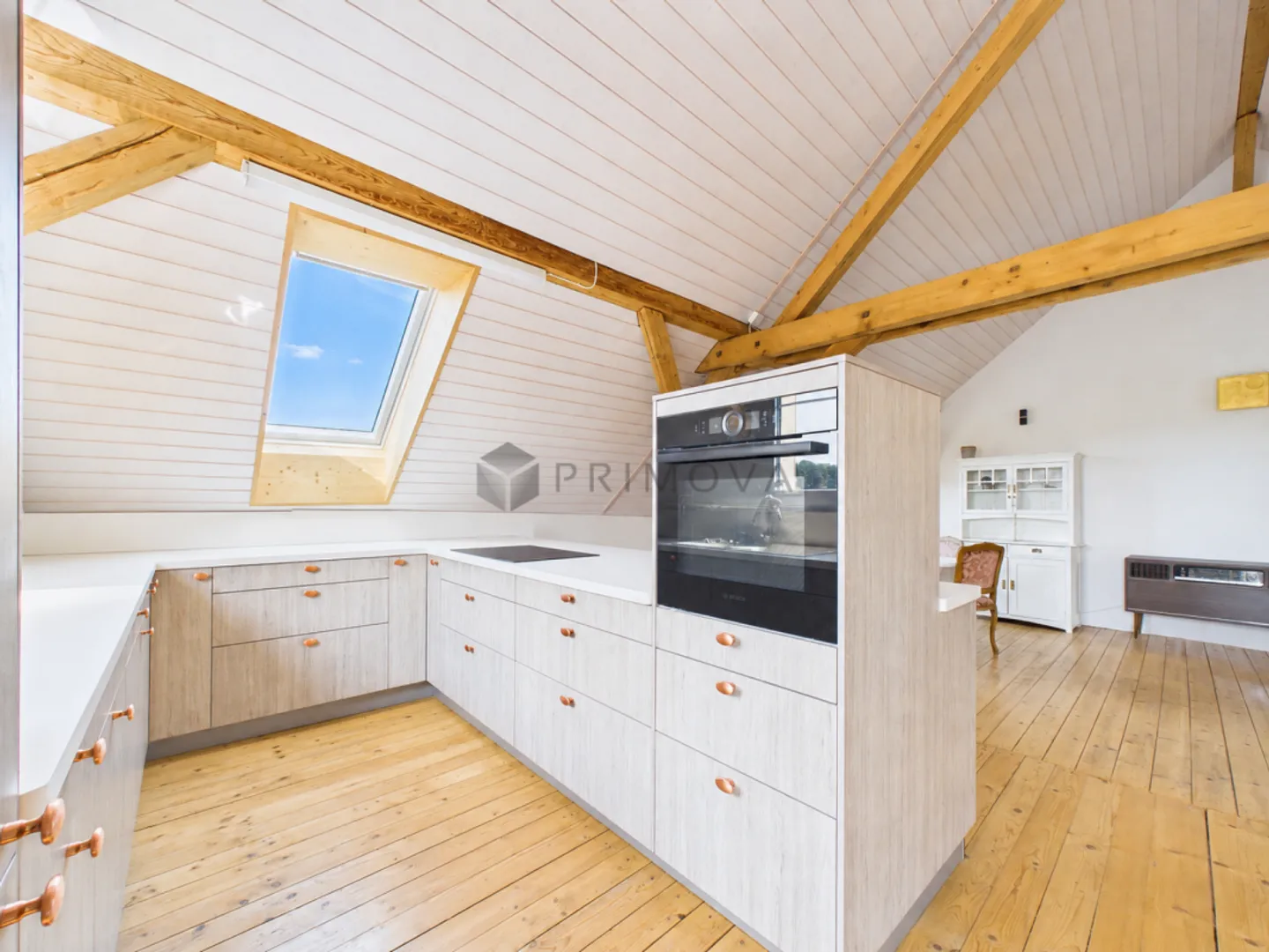 Modernisiertes Zweifamilienhaus mit Weitblick, Doppelgarage und viel Platz - Photo 4 of 13