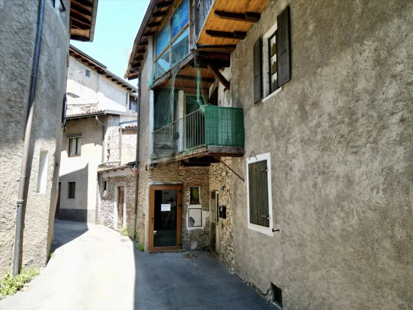 Il fascino storico cerca visionari creativi - Casa monofamigliare con idilliaco cortile interno - Foto 1 di 13