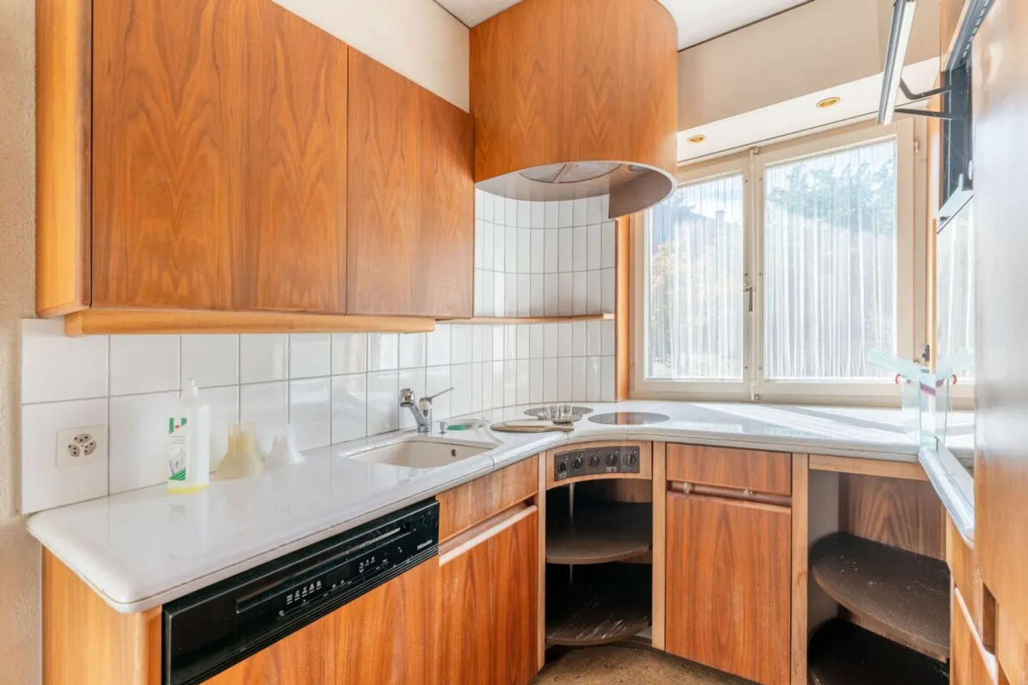 Petit mais bien avec vue sur le château et besoins de rénovation - Photo 5 sur 13