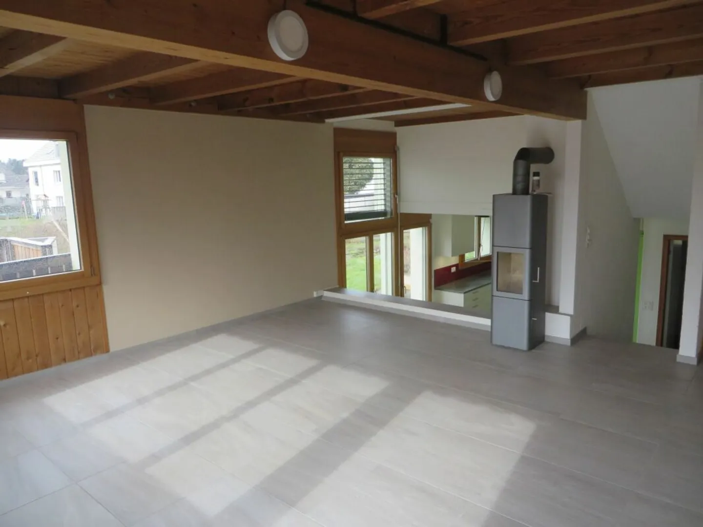 Maison individuelle inhabituelle avec grand jardin - Photo 6 sur 13