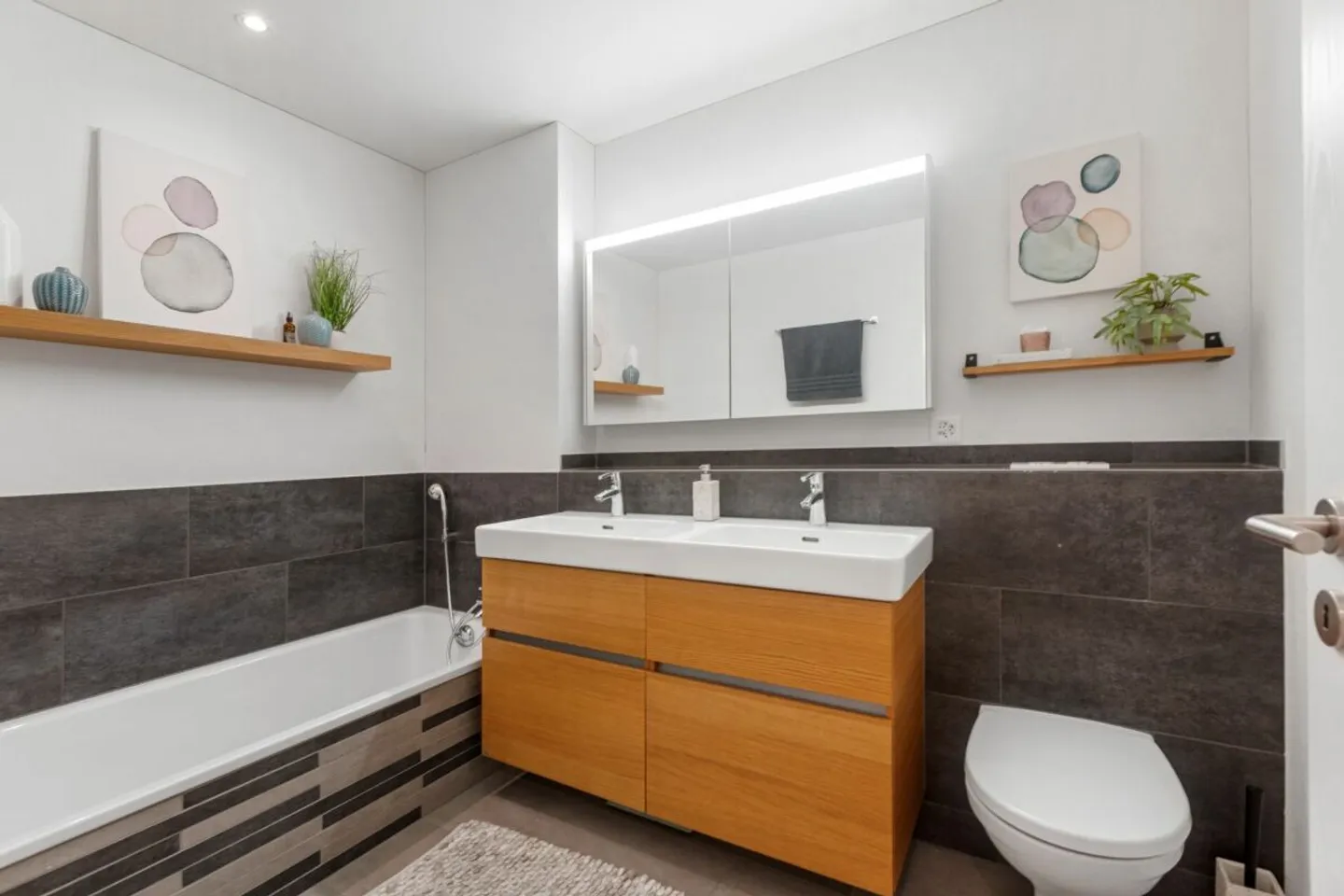 Modern 4.5-room garden apartment with high-quality finish - Photo 4 of 13
