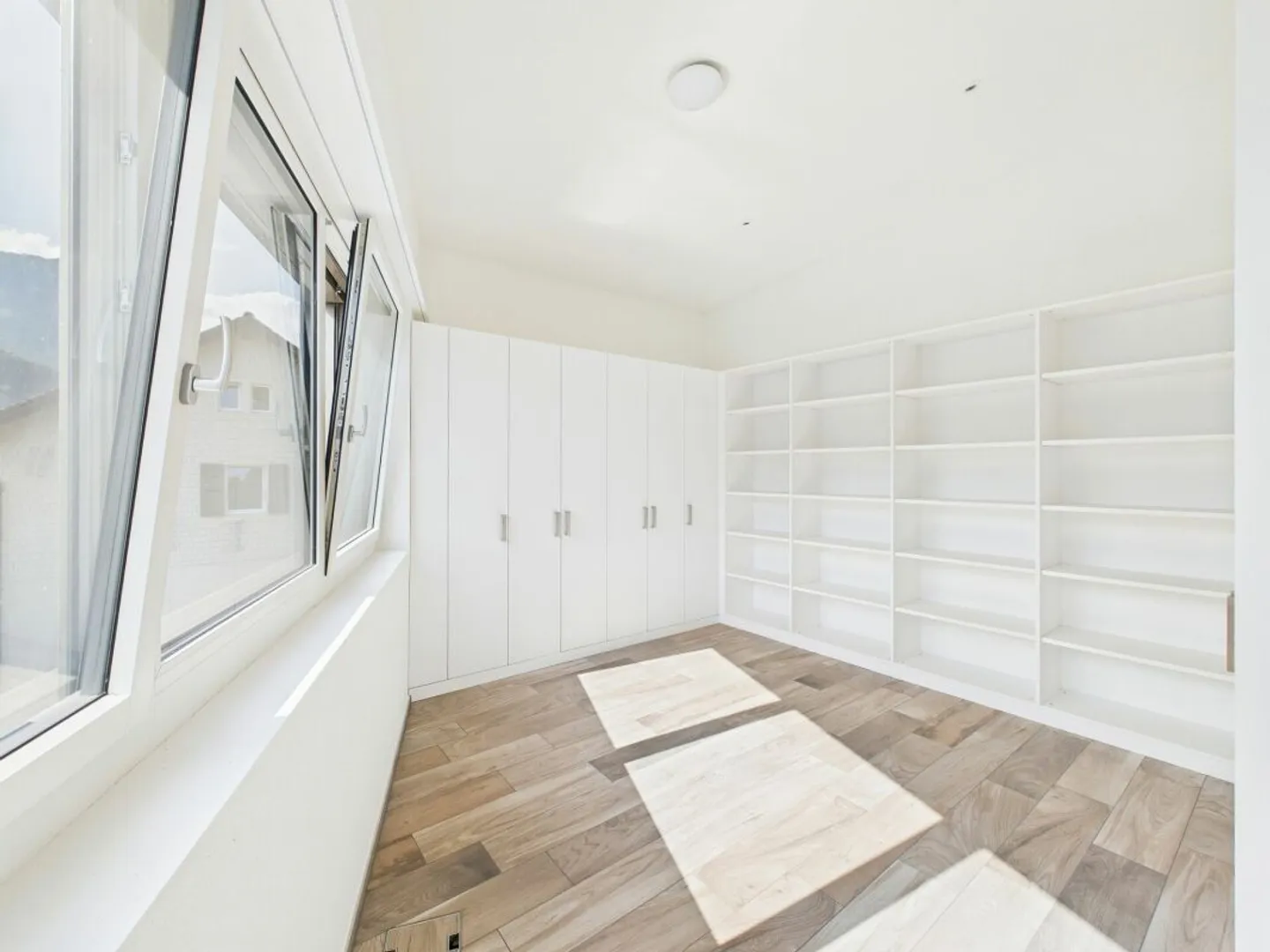 Opportunité unique ! Exclusif et avec vue imprenable dans le Boathouse ! - Photo 12 sur 13