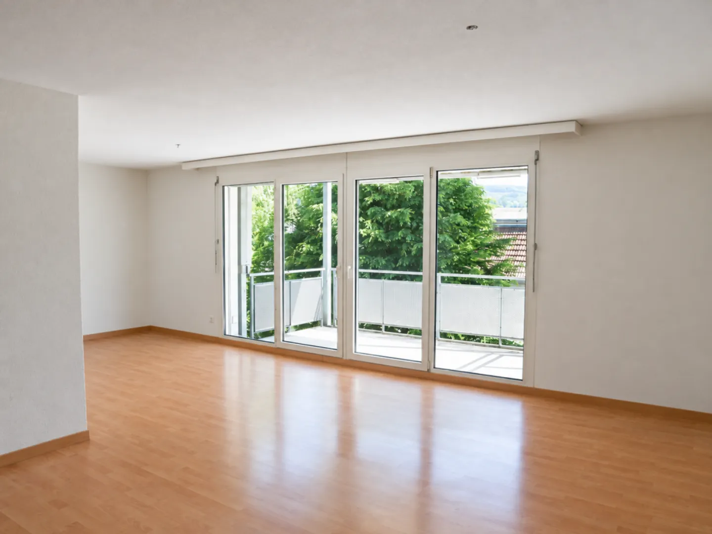 Spacieux et lumineux appartement de 4.5 pièces avec balcon à Altenrhein - Photo 4 sur 12