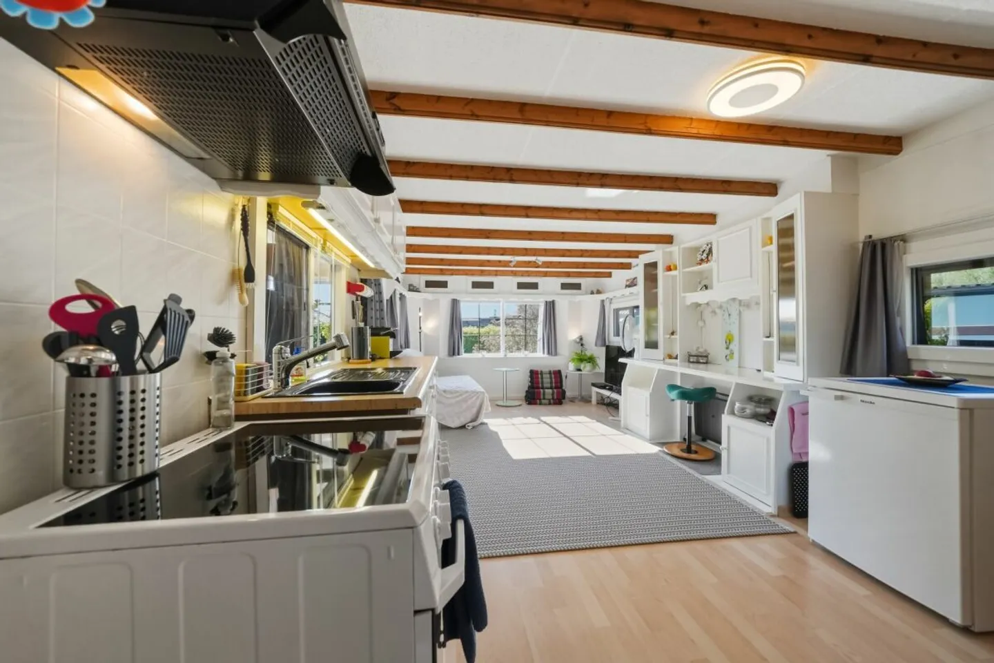 Well-maintained mobile home with 549 m² of land, a total of 5 plots with great development potential - Photo 7 of 13