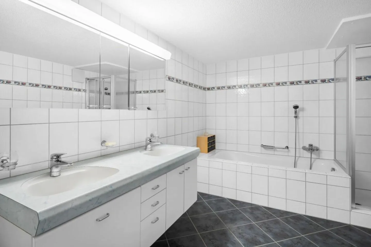 Living like in your own house - 4.5-room apartment with sunny garden - Photo 5 of 6