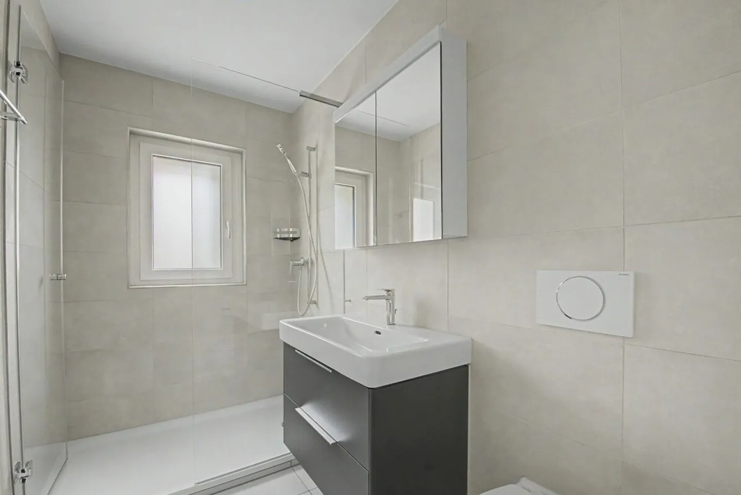 Les derniers appartements après rénovation totale - Modernes appartements de 2,5 pièces avec vue sur le lac ! - Photo 6 sur 9