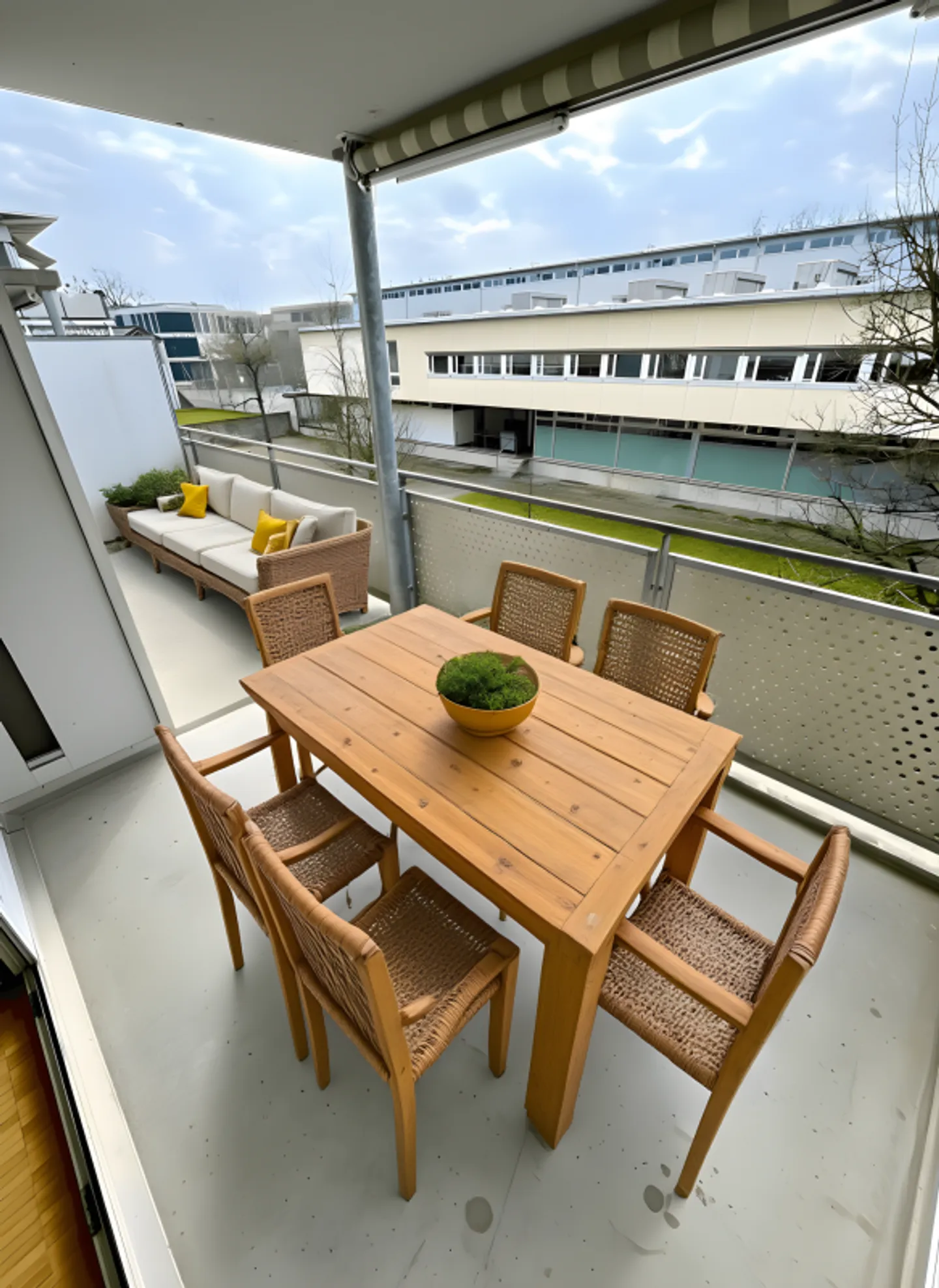 CENTRAL IN DÄTTWIL - SPACIOUS 2.5-ROOM APARTMENT - Photo 6 of 11