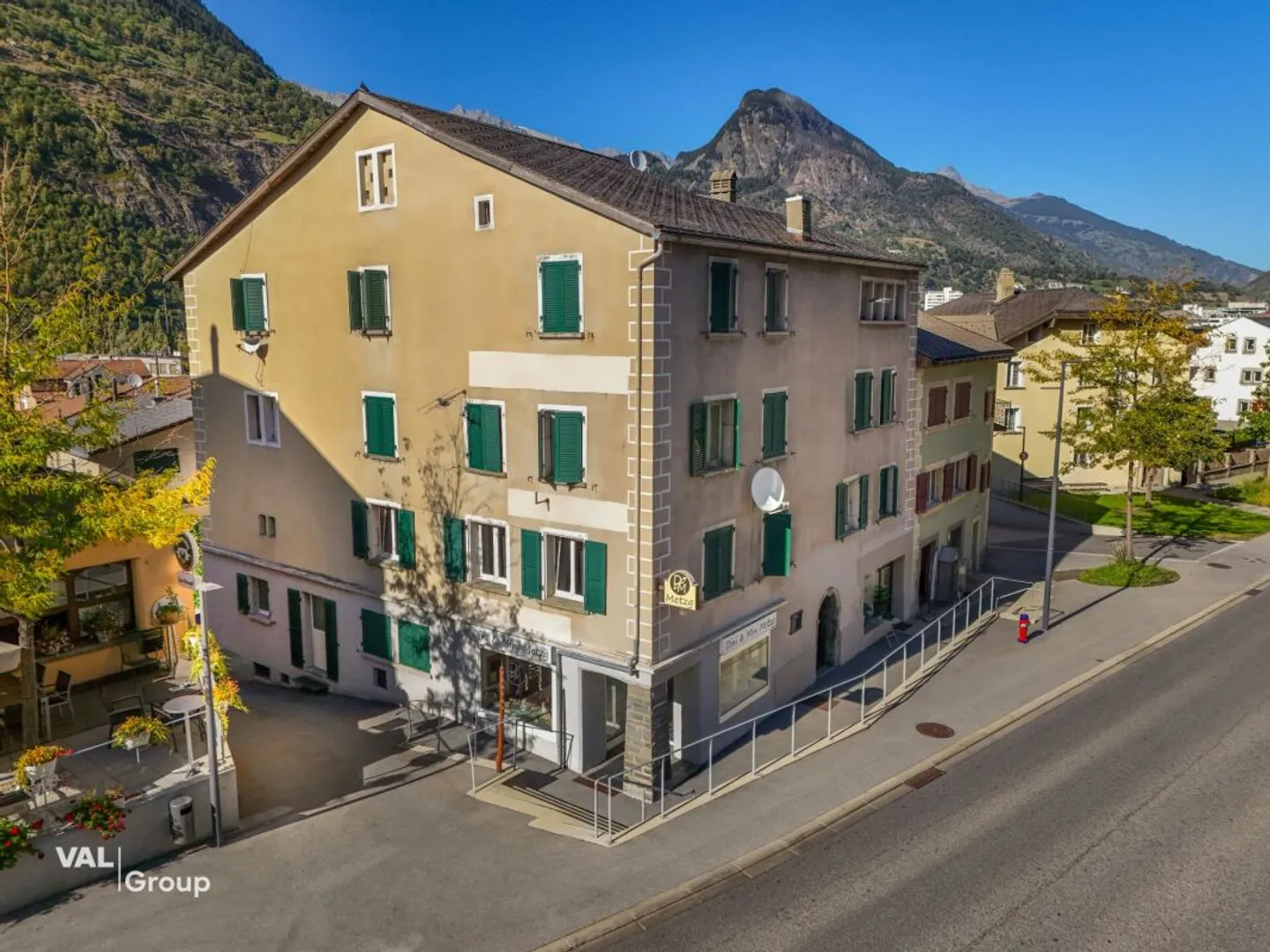 Investment Property in Brig-Glis - 4 Apartments, Ideal for Investors - Photo 1 of 13