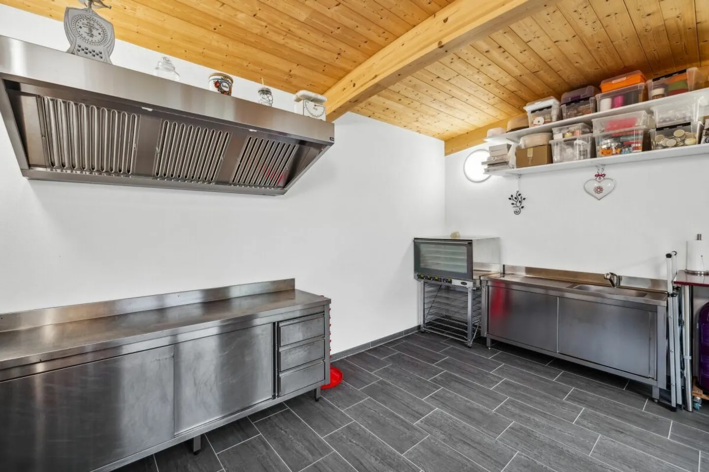 Detached house with habitable annex in Collombey - Photo 10 of 13