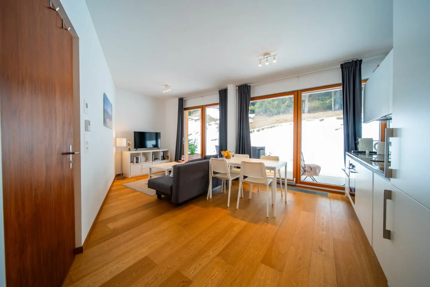 Modern 2.5-room terrace apartment with 20 m² terrace in Laax - Photo 2 of 13