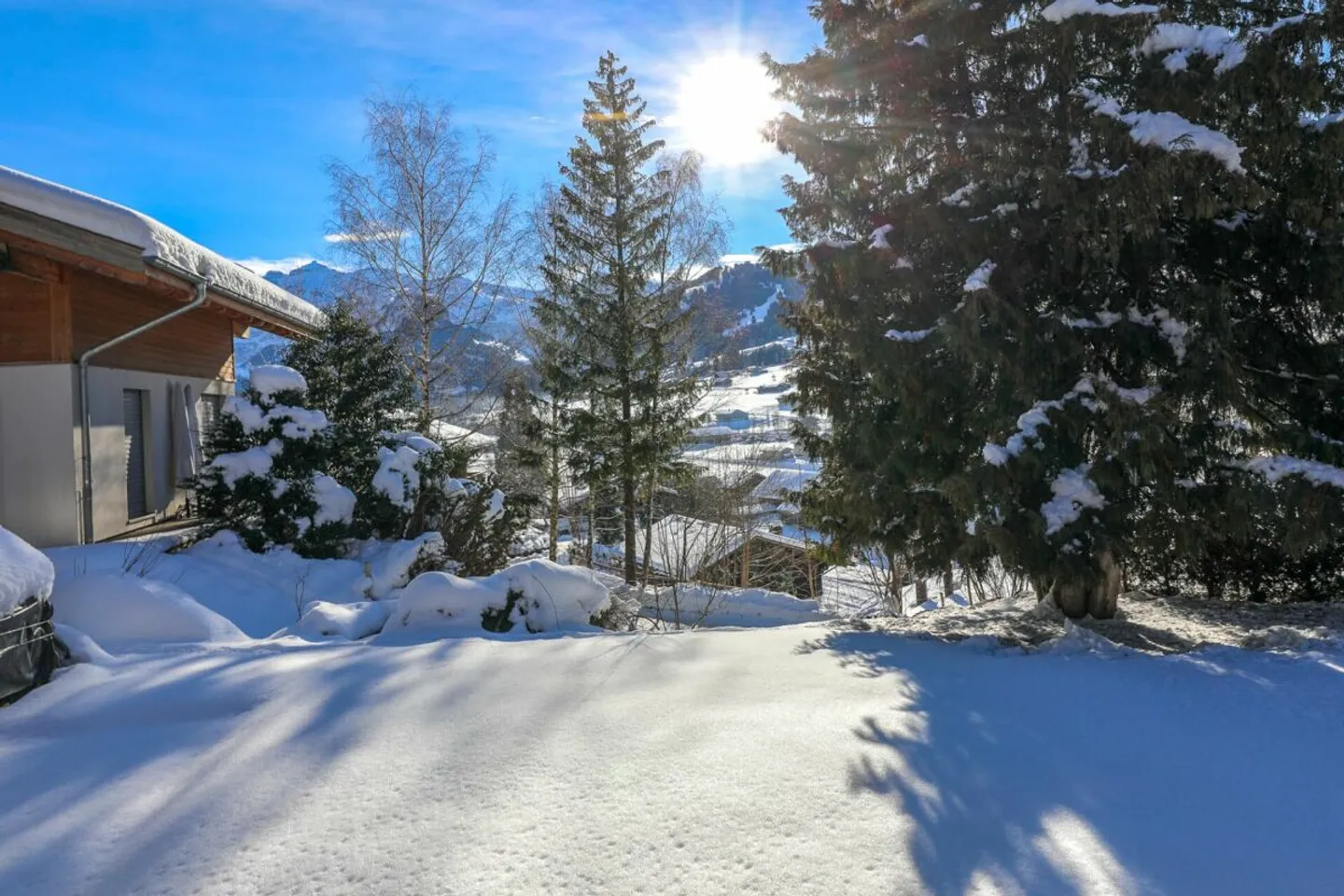 Maison résidentielle confortable avec deux unités, grands espaces et belle vue - Photo 7 sur 8
