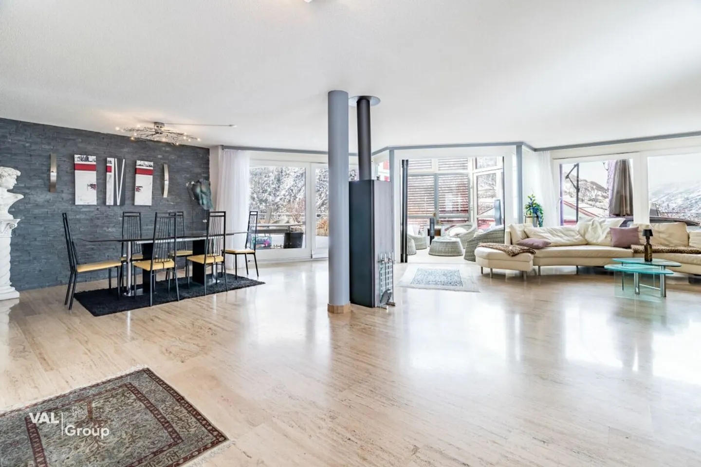 Exclusive 5.5-room terrace apartment with lift directly into the apartment - privileged location in Visp - Photo 4 of 13