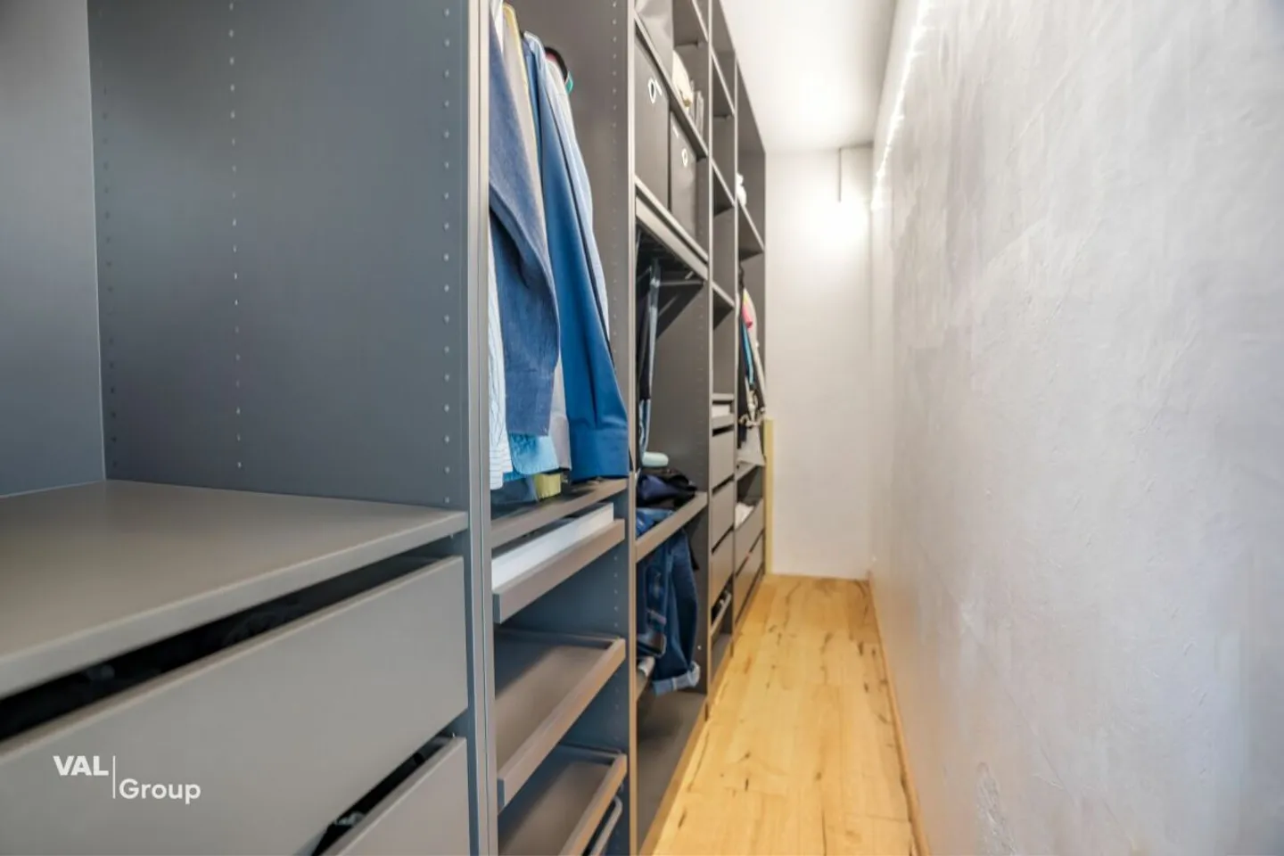 Rénové avec style, beaucoup de lumière et de charme - Photo 9 sur 13