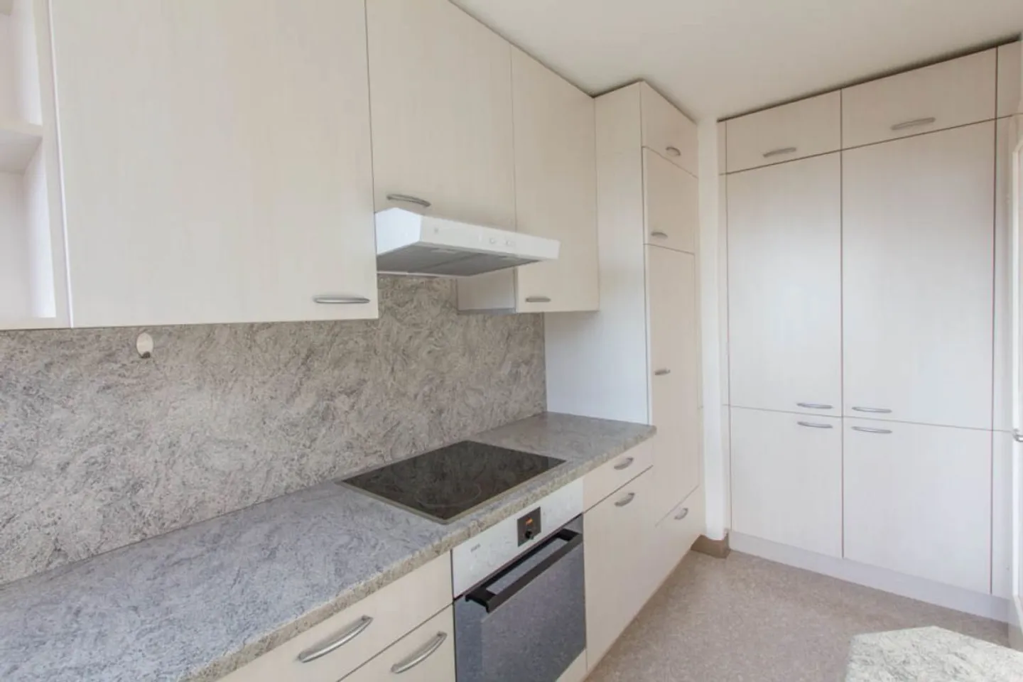 Appartement spacieux de 2 ½ pièces près du centre - Photo 5 sur 8