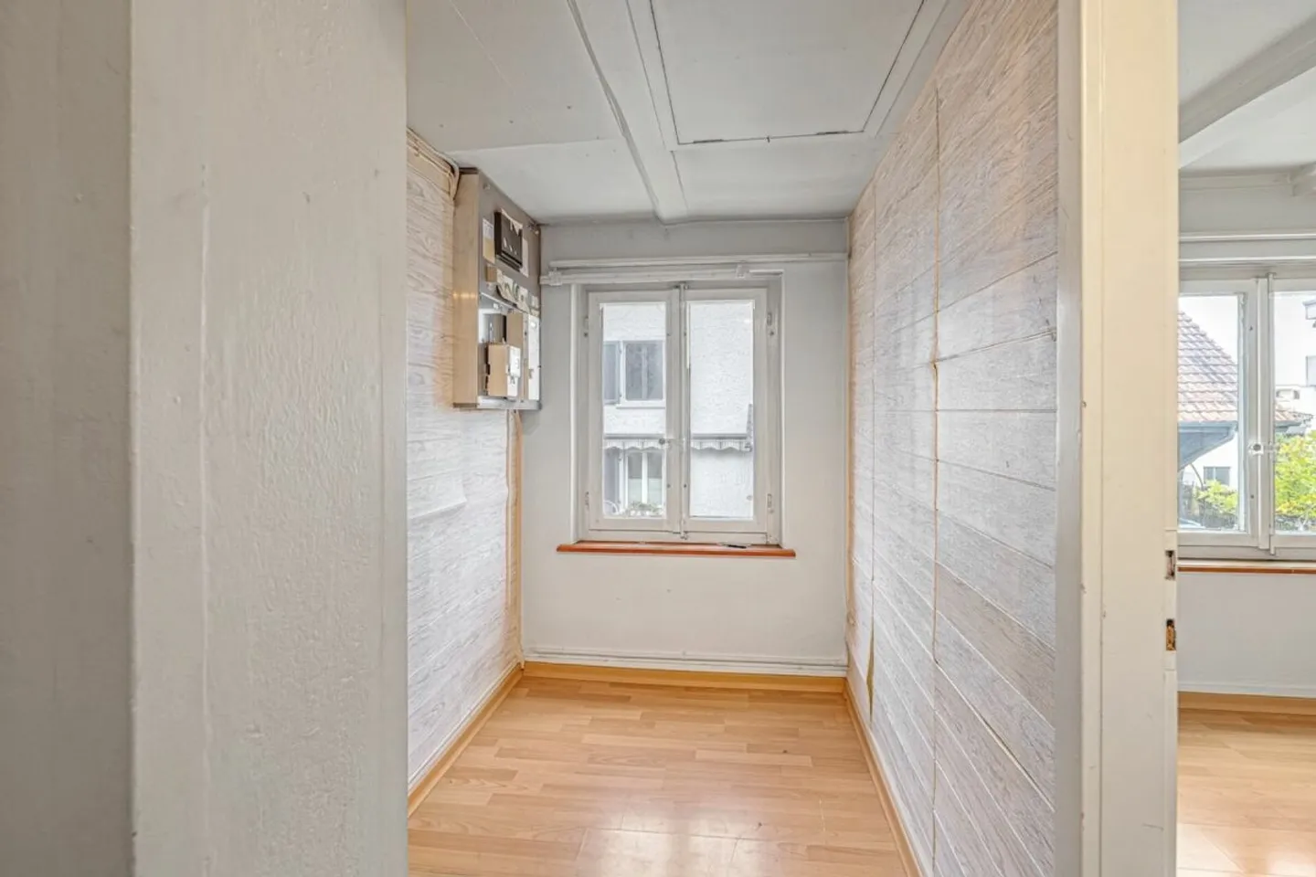 SINGLE-FAMILY HOUSE WITH POTENTIAL - Photo 9 of 12