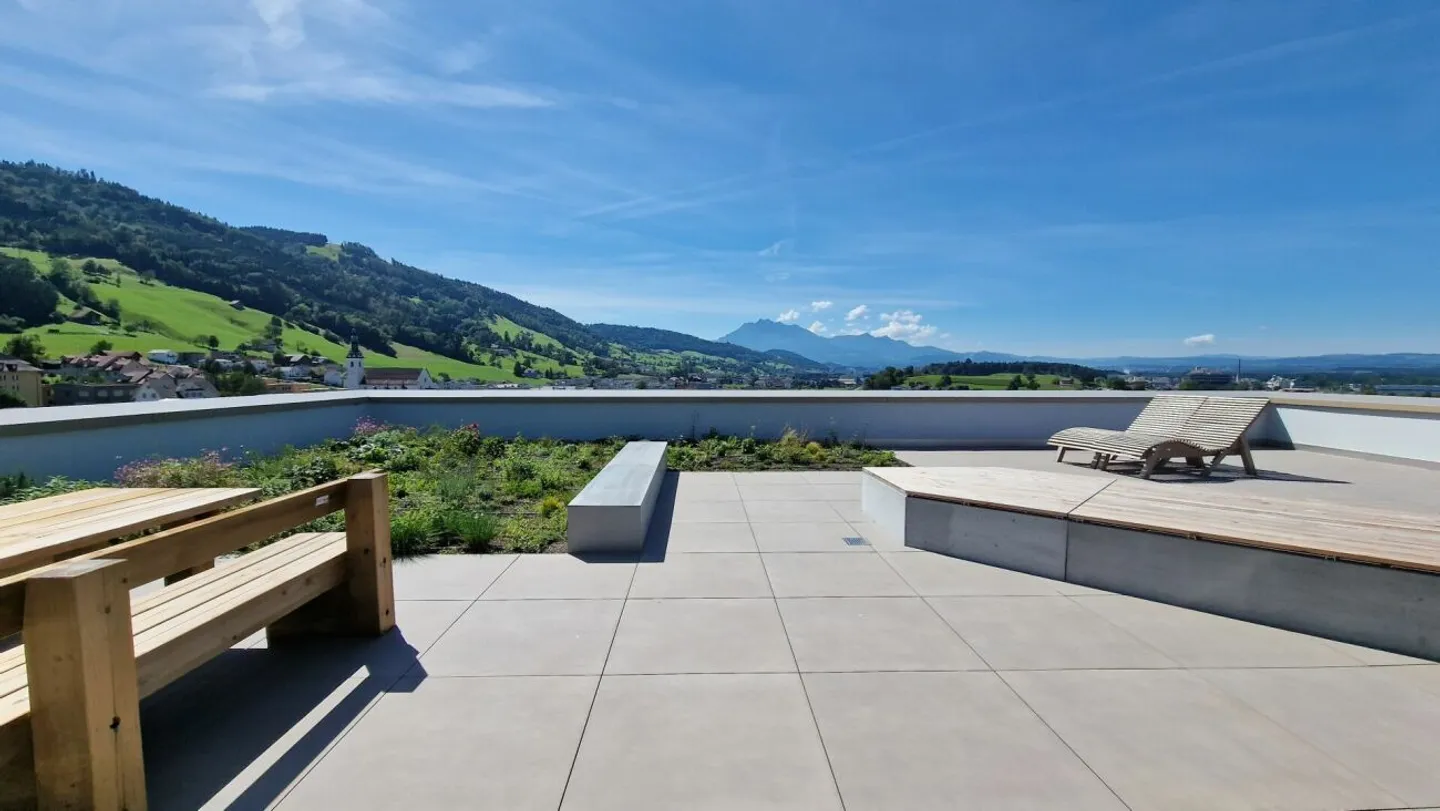 Dream Home in Prime Location: 3.5-Room Apartment in the Heart of Root - Photo 2 of 10