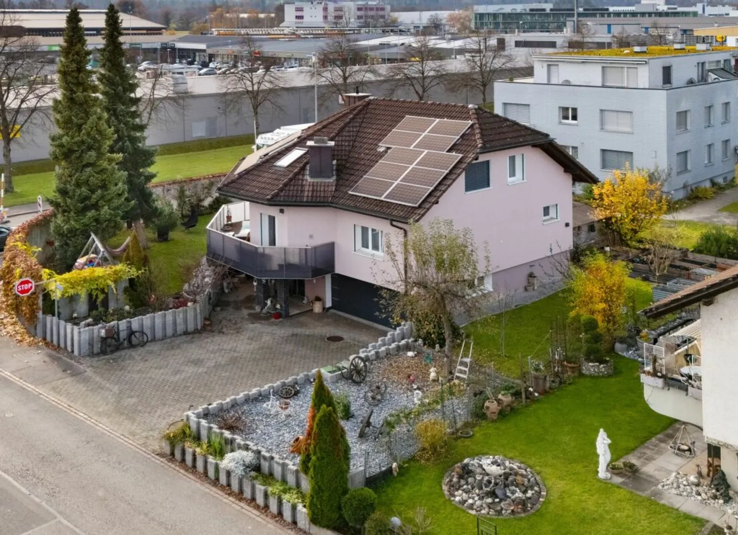 Casa unifamiliare di 7,5 stanze con idillio giardino a Weinfelden - Foto 1 di 12