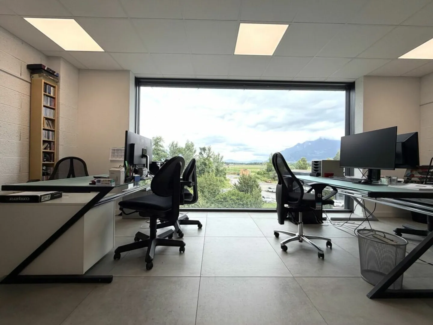 Geräumiges Büro mit Konferenzbereich zu vermieten - Foto 4 von 8
