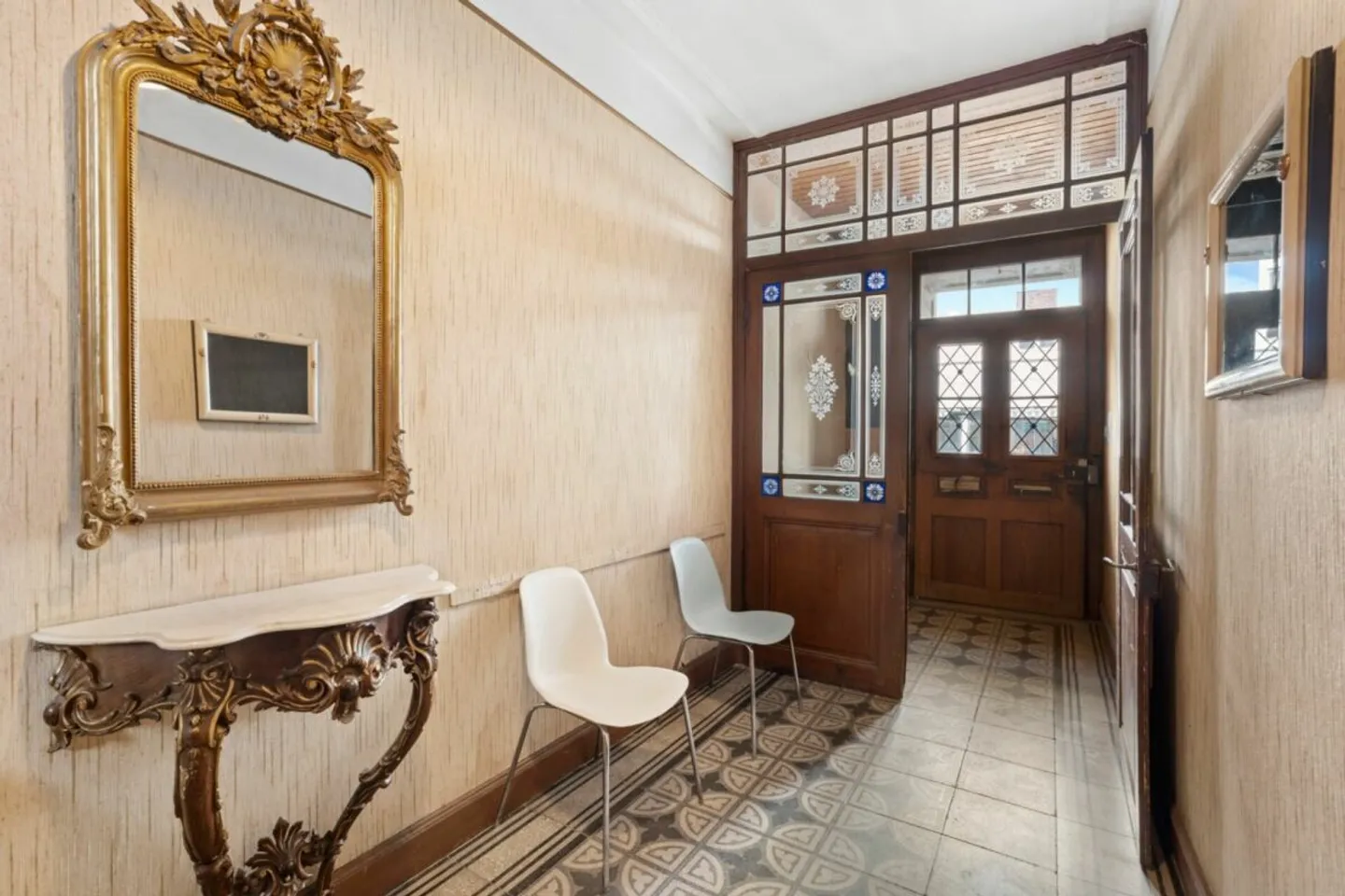 Maison de ville historique avec piscine - Photo 2 sur 11