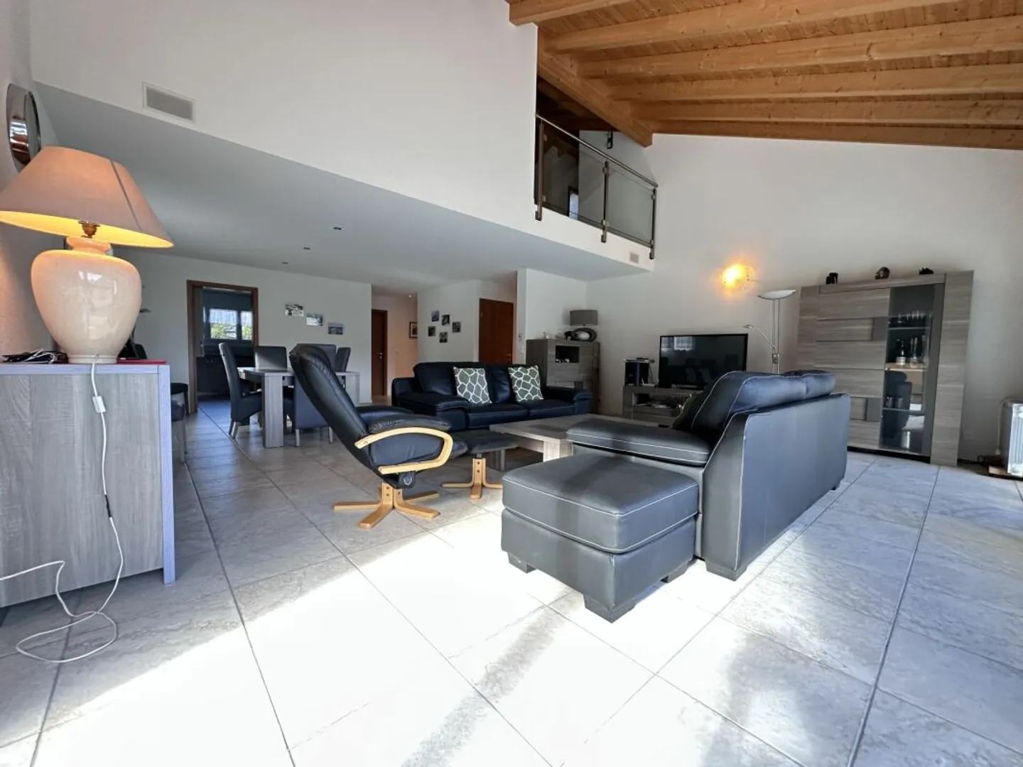 Wunderschöne, nach Süden ausgerichtete Penthousewohnung mit großer Terrasse in Evionnaz - Foto 6 von 13