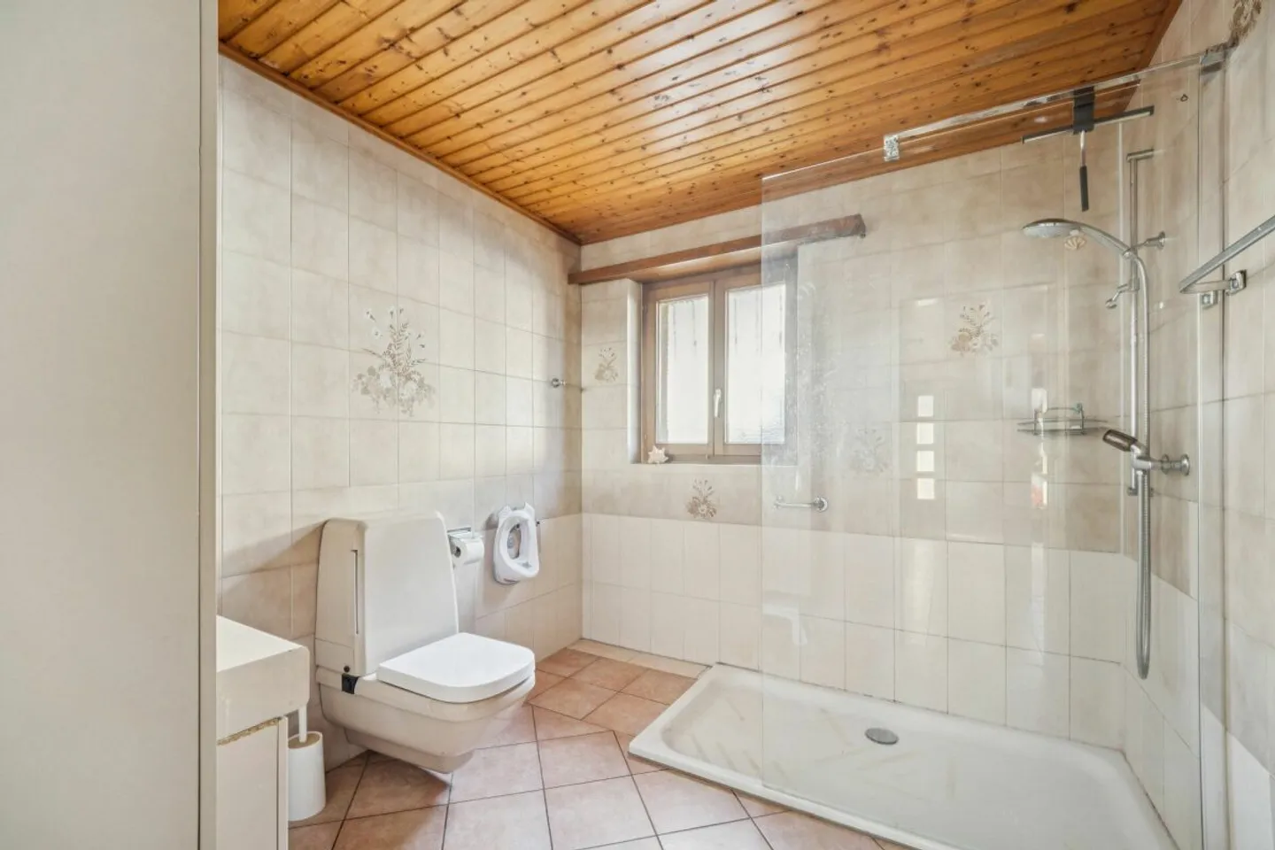 Freistehendes 5,5-Zimmer-Einfamilienhaus in Niedergesteln VS mit Baulandreserve - Foto 13 di 13