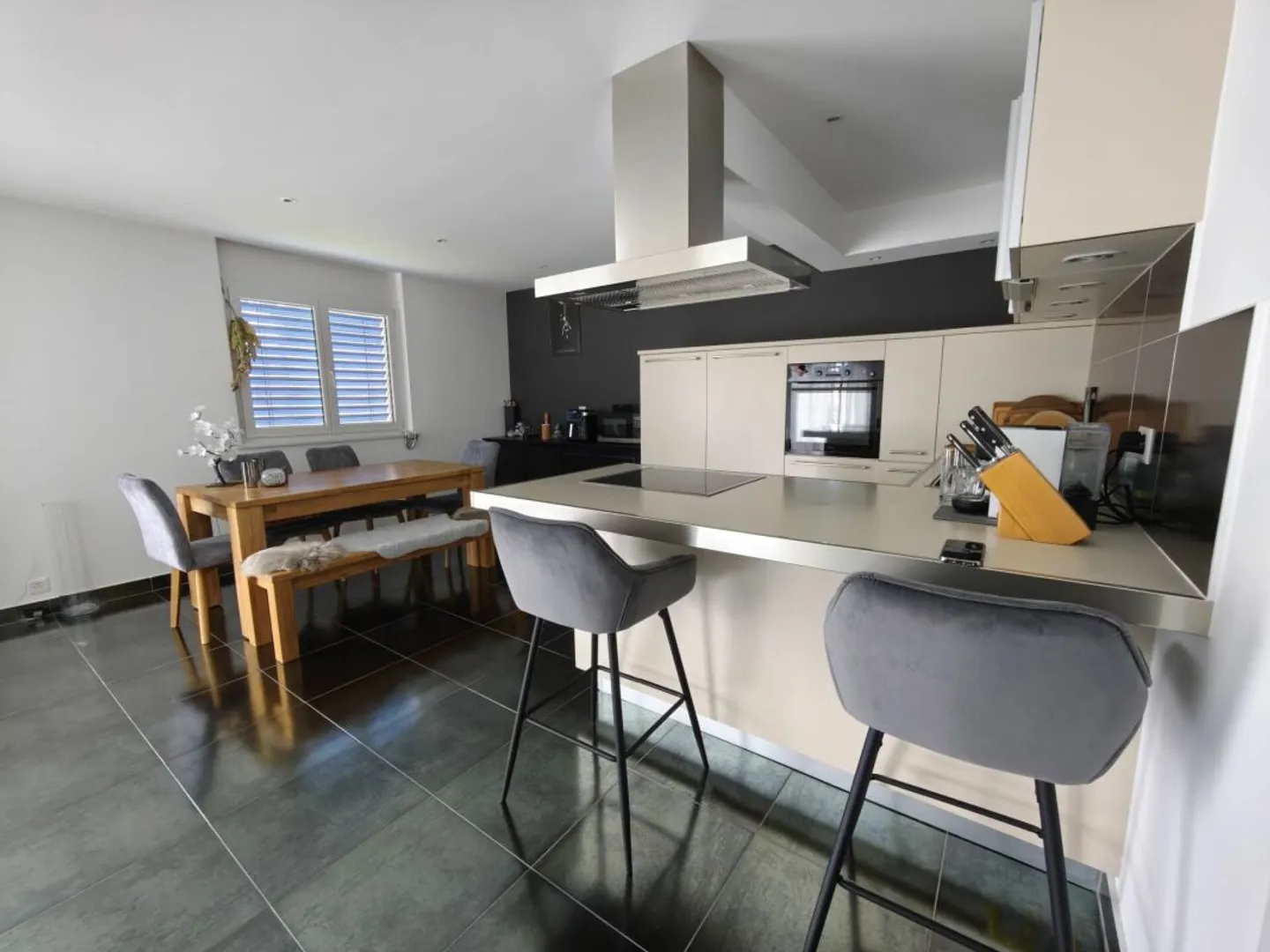Appartement 5.5 pièces au centre de Monthey vendu loué - Foto 2 di 13