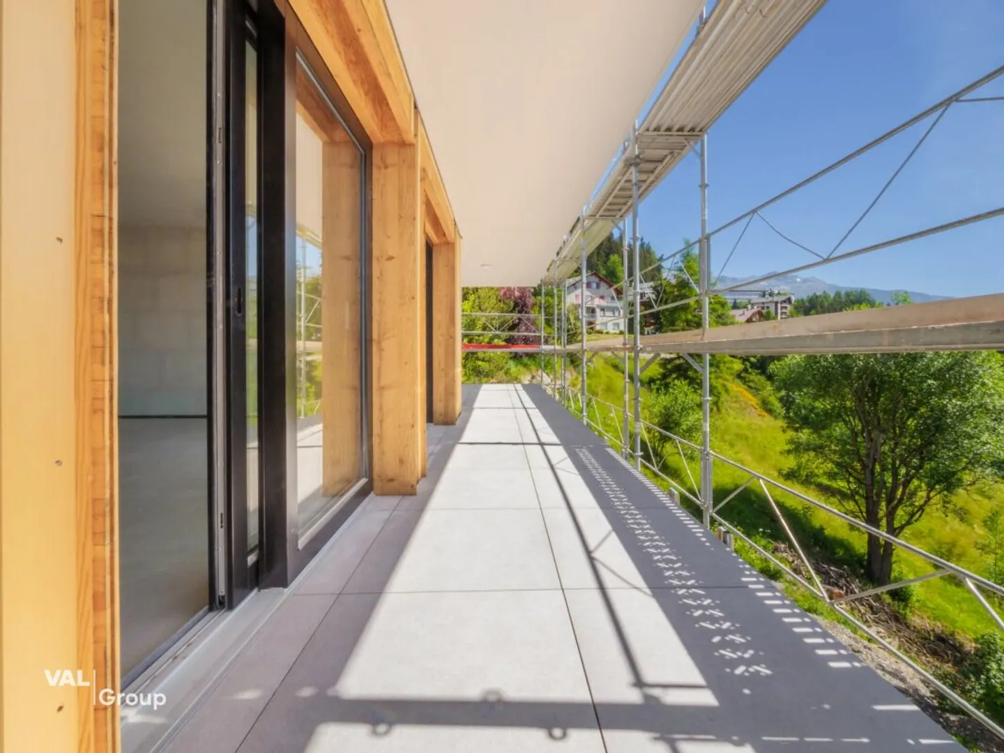 Alpine Elegance & Contemporary Comfort - Photo 6 of 11