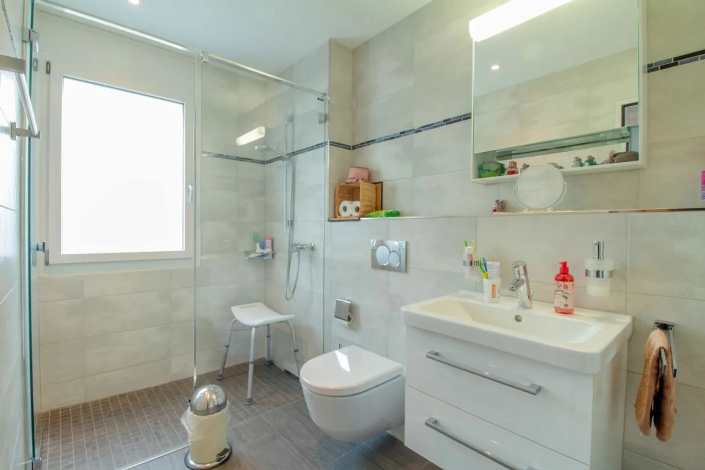 Appartement familial de 4,5 pièces avec balcon et environ 121m2 de surface habitable à Pfungen - Photo 6 sur 12