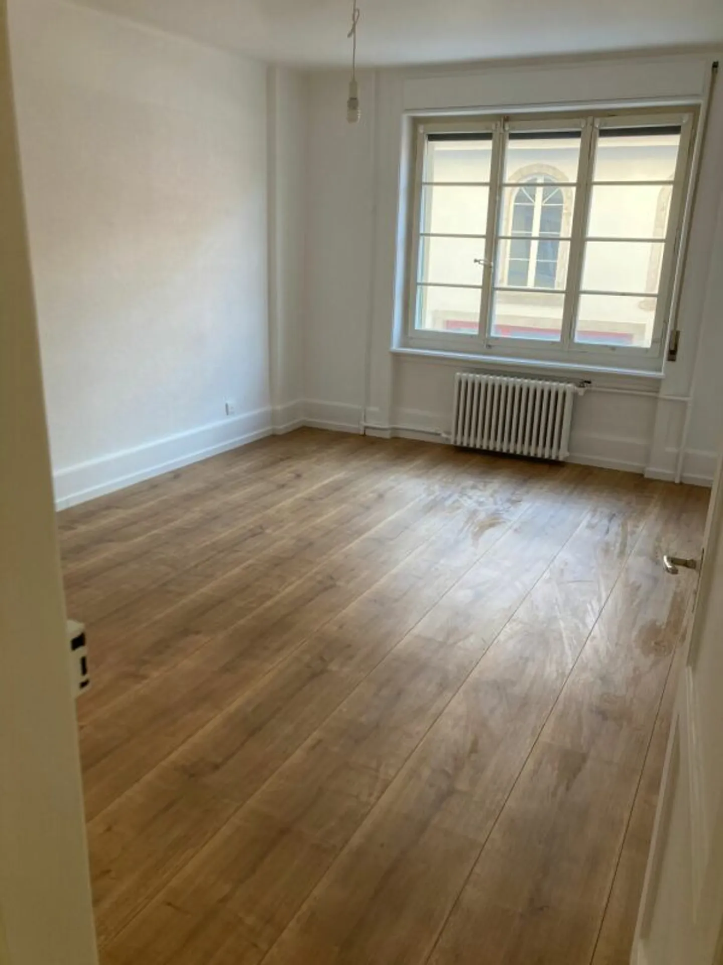 4,5pce spacieux rénové dans immeuble historique - Foto 3 di 13