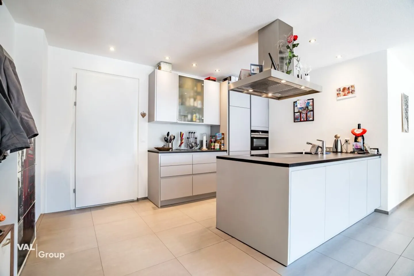 Appartamento moderno di 3,5 locali con balcone eccezionalmente grande e comfort abitativo di alto livello - Foto 1 di 13