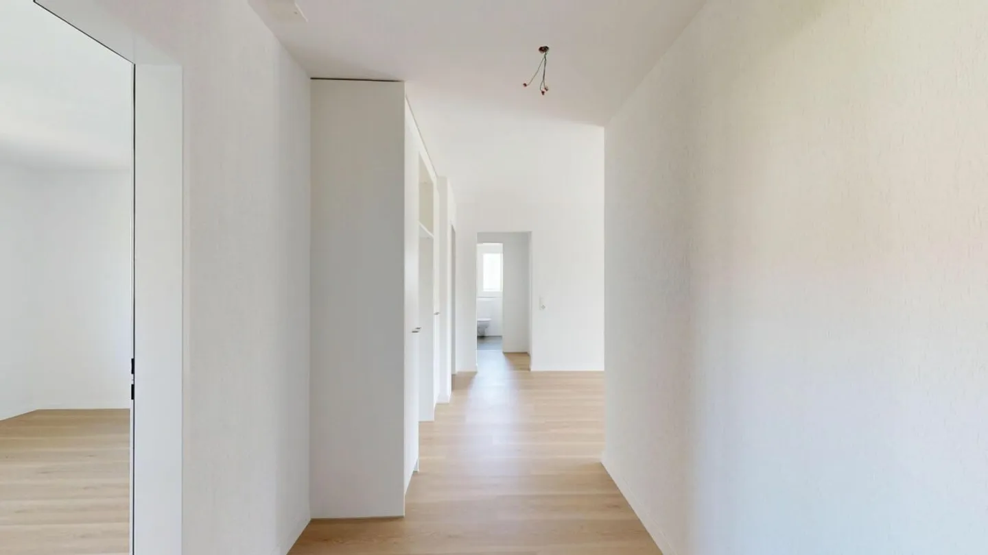 Living in New Shine - Bright 3.5-Room Apartment with Sunny Balcony - First Occupancy after Complete Renovation - Photo 6 of 13