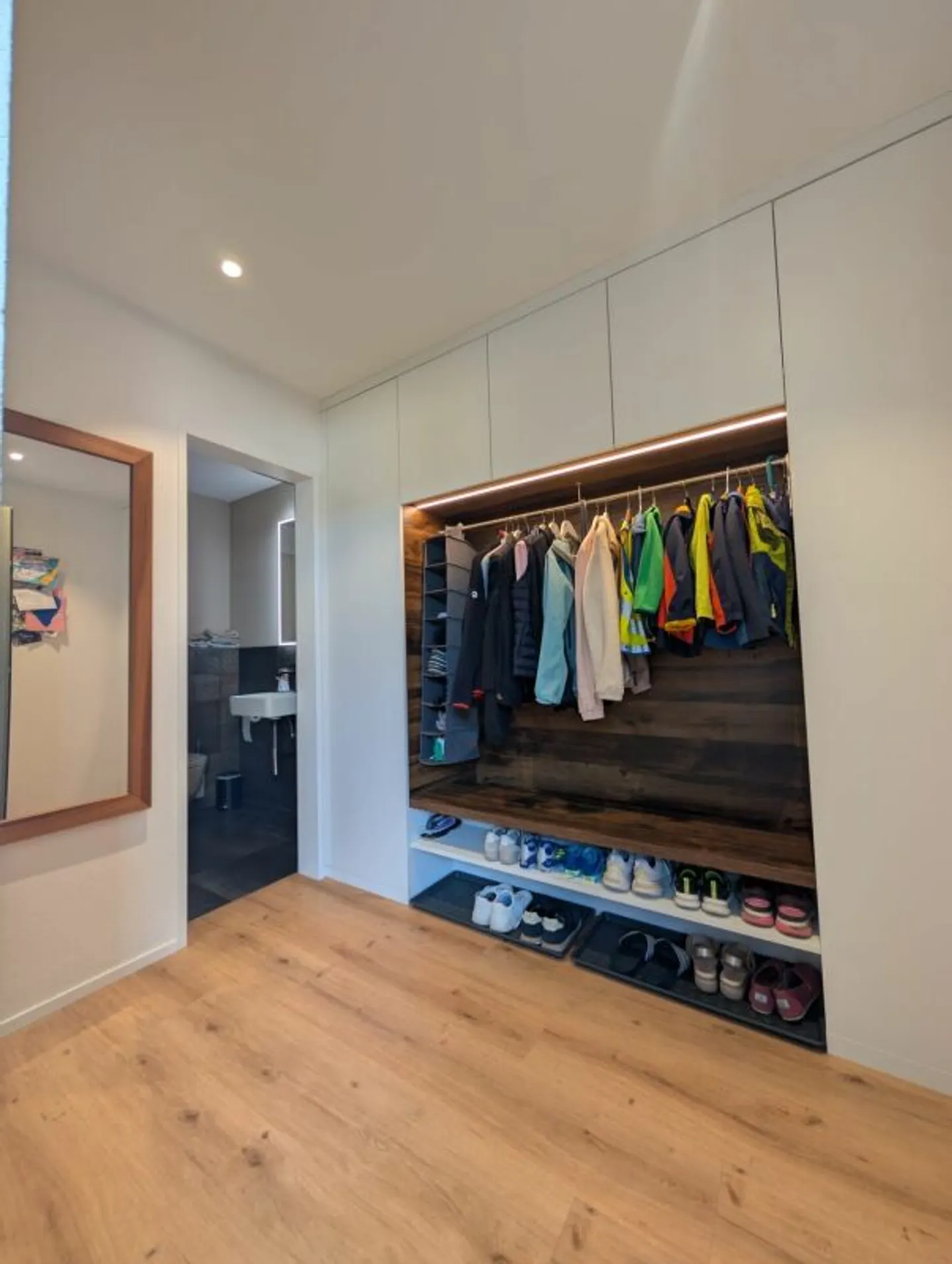 Maison de famille en rangée de 6,5 pièces avec jardin et aménagement moderne - Photo 4 sur 10