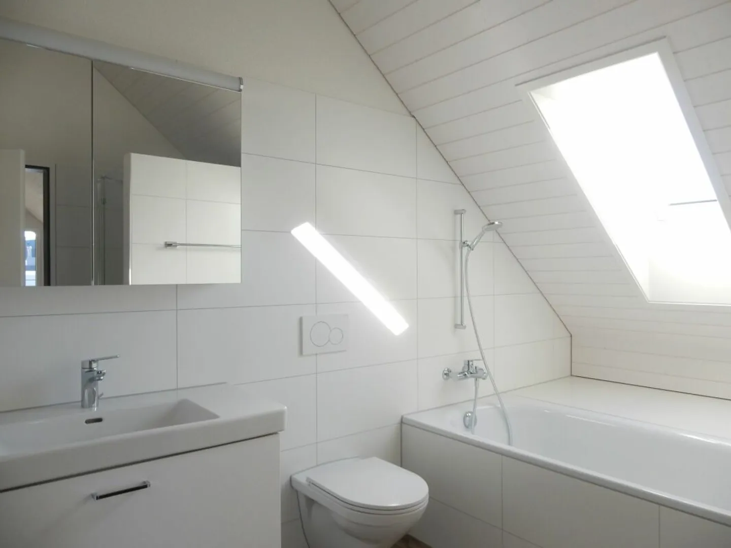 Stylish living above the rooftops of Esslingen - modern apartment near the train station - Photo 6 of 9