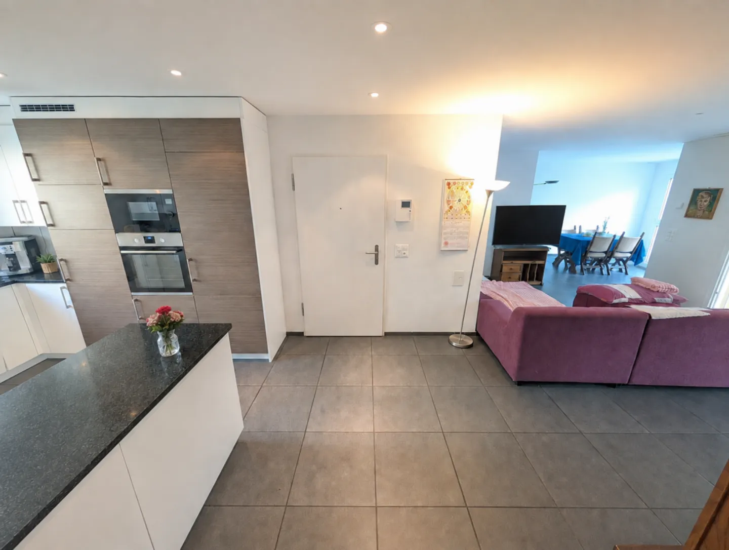 Bright garden apartment in the sought-after "Diamant" development - Photo 2 of 13