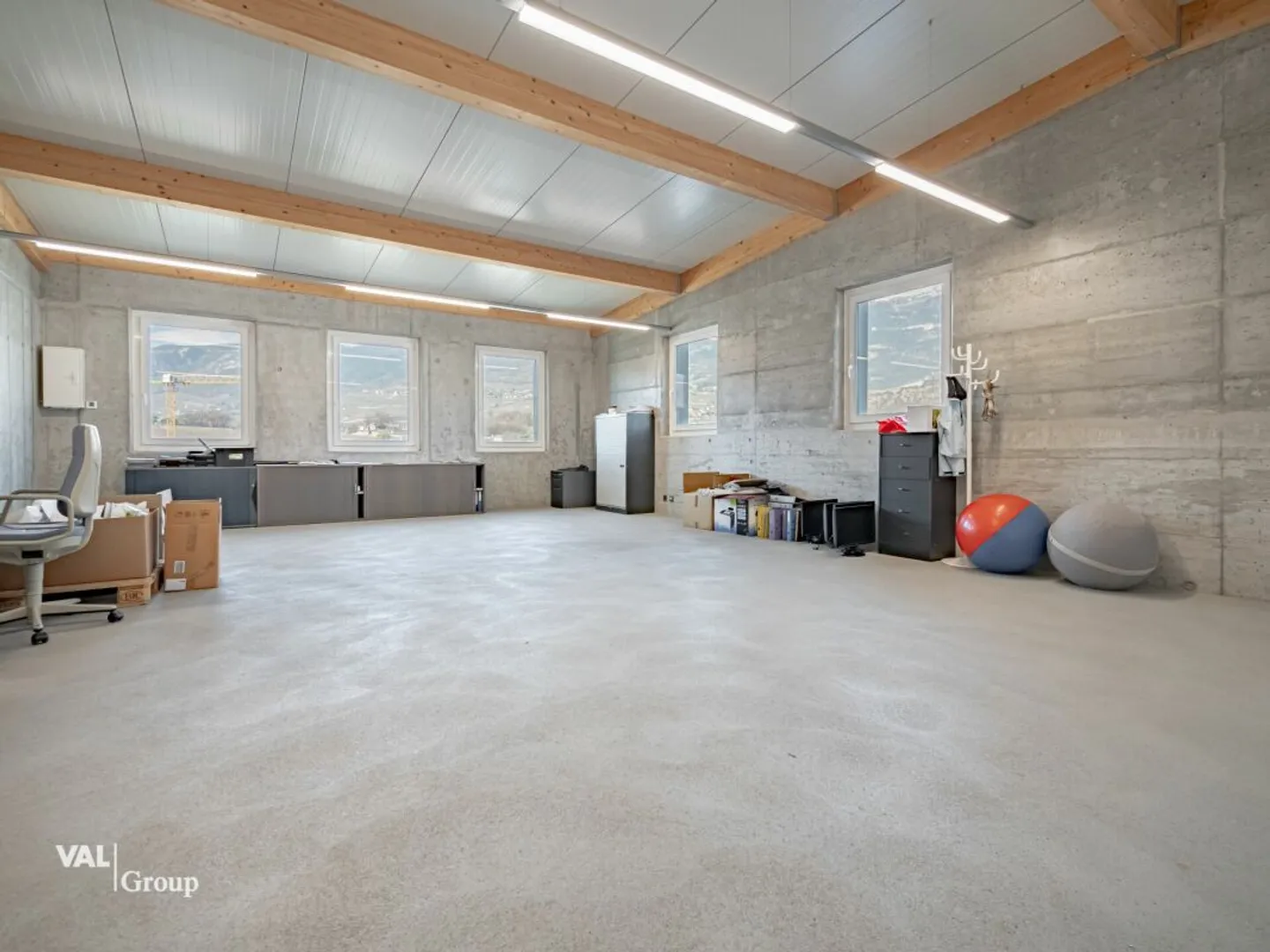 Moderne halle commerciale avec rendement attractif - Photo 8 of 12