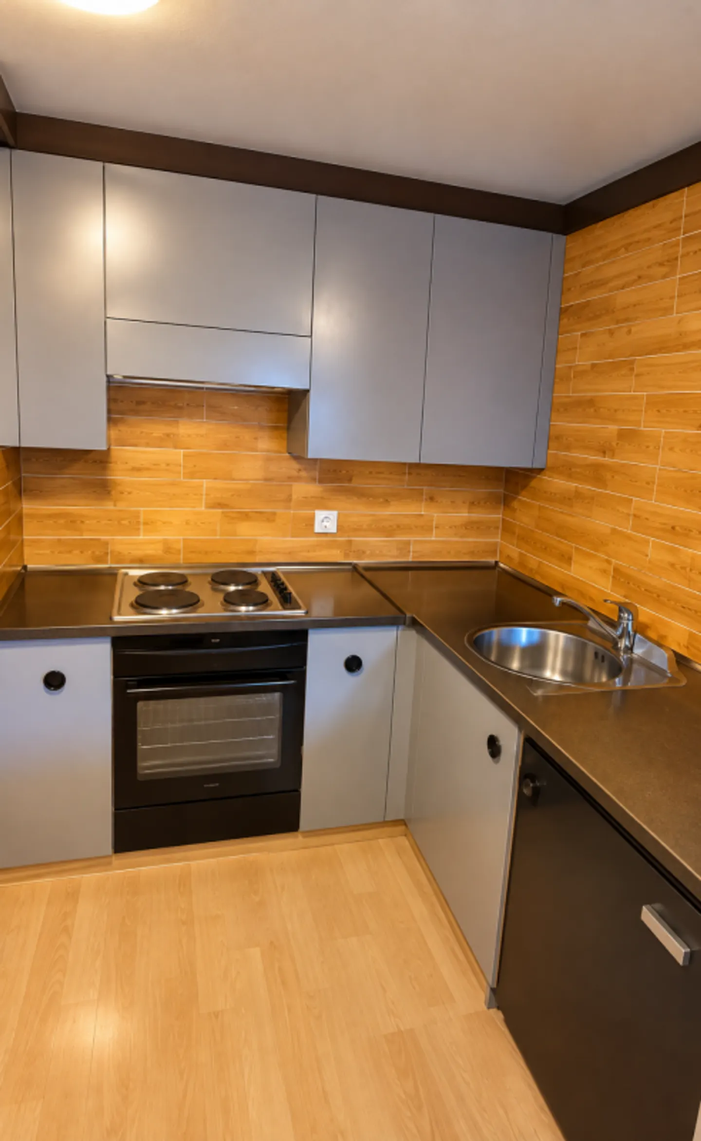 Charming attic apartment right next to the University of St. Gallen (HSG) - Photo 4 of 13