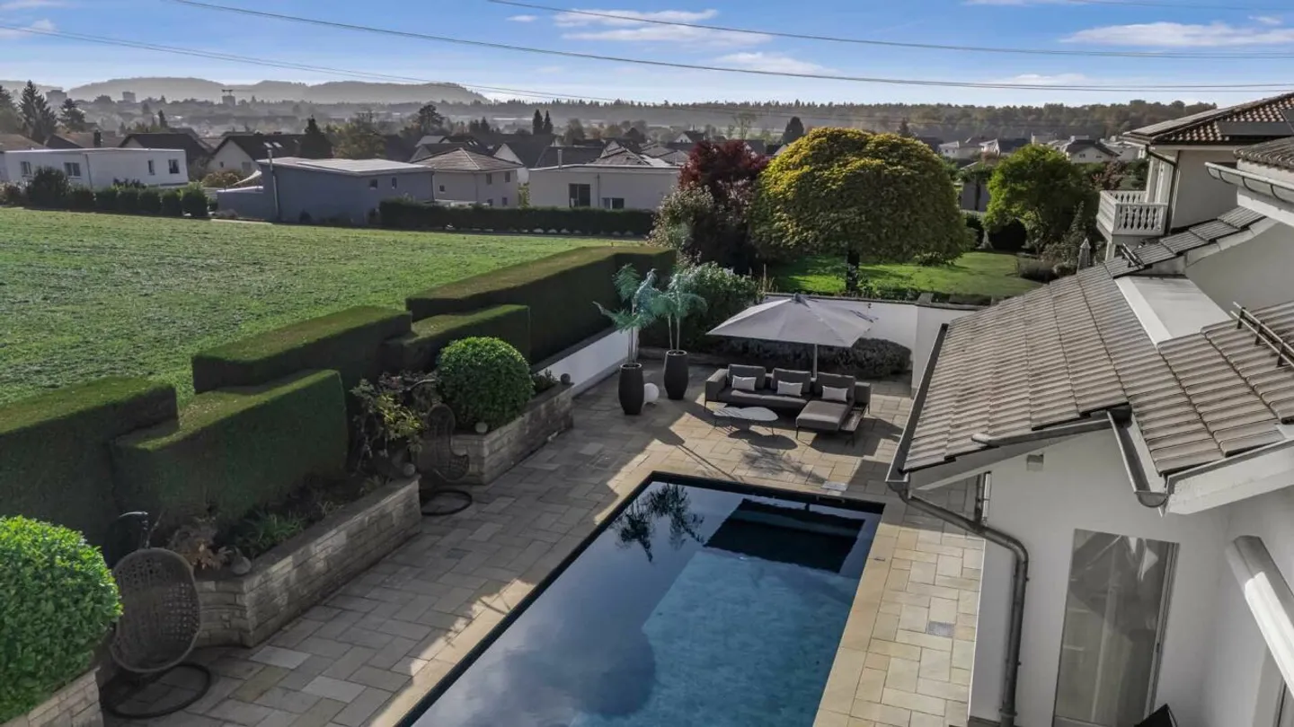 Villa di campagna esclusiva con giardino spazioso in una posizione soleggiata direttamente adiacente alla zona agricola - Foto 7 di 13