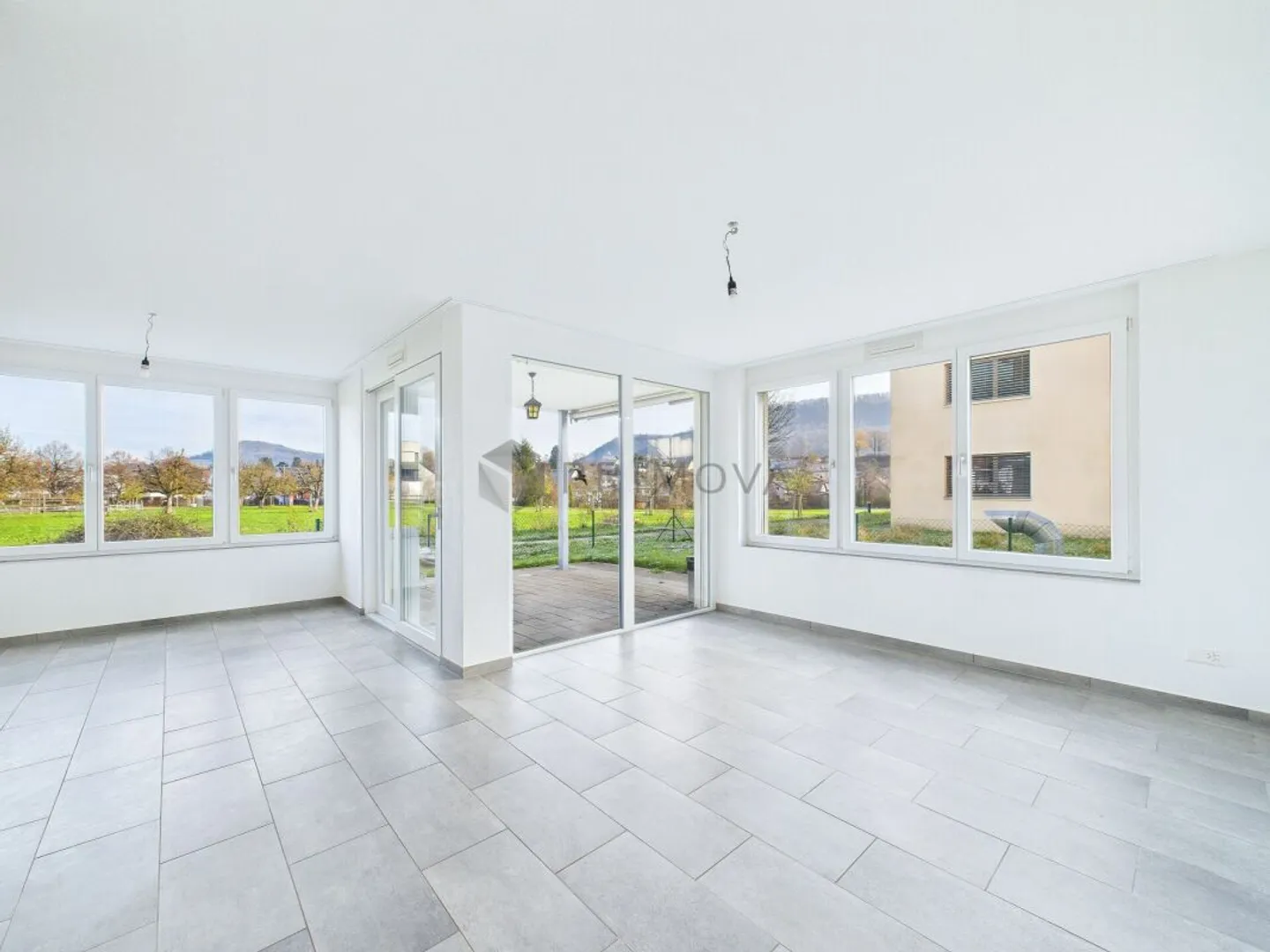 Architettura spaziale di successo con giardino privato - Foto 3 di 11