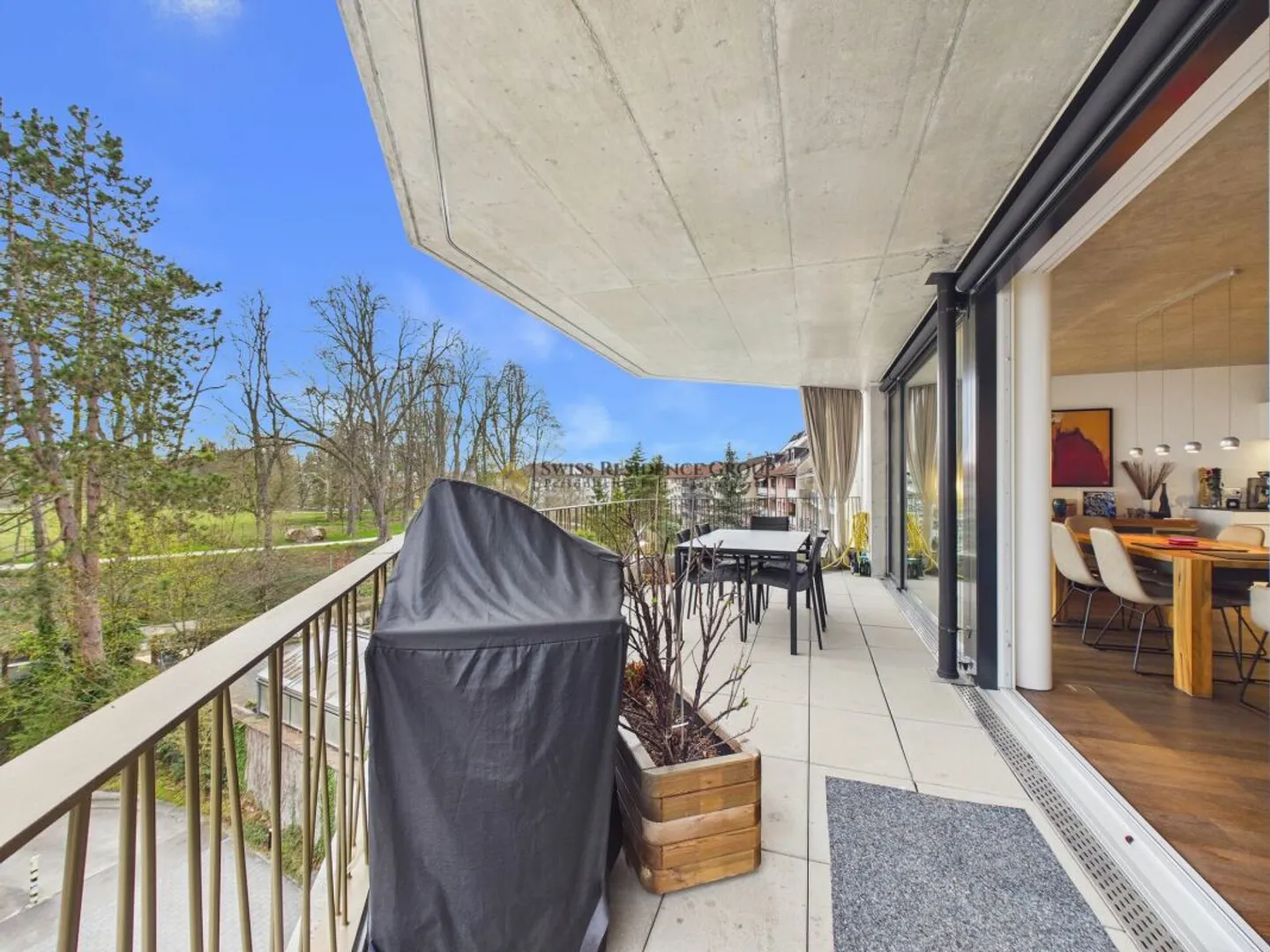 Appartamento panoramico di design luminoso con vista sul parco, terrazza e architettura moderna a Basilea - Foto 4 di 13