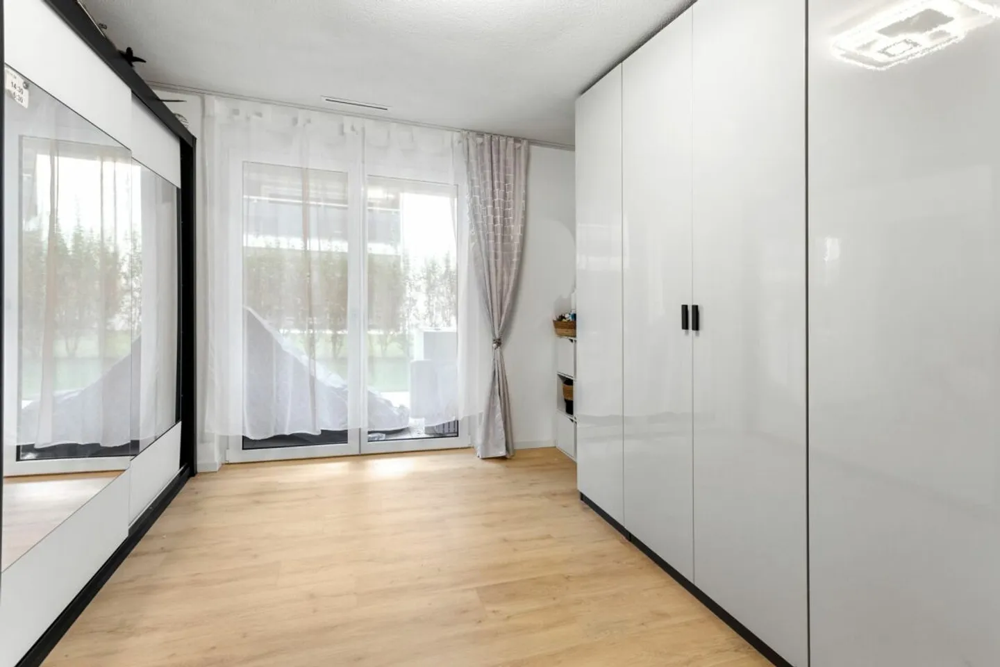 5.5-Zimmer-Parterrewohnung mit elegantem Ausbau und grossem Garten - Photo 4 of 10