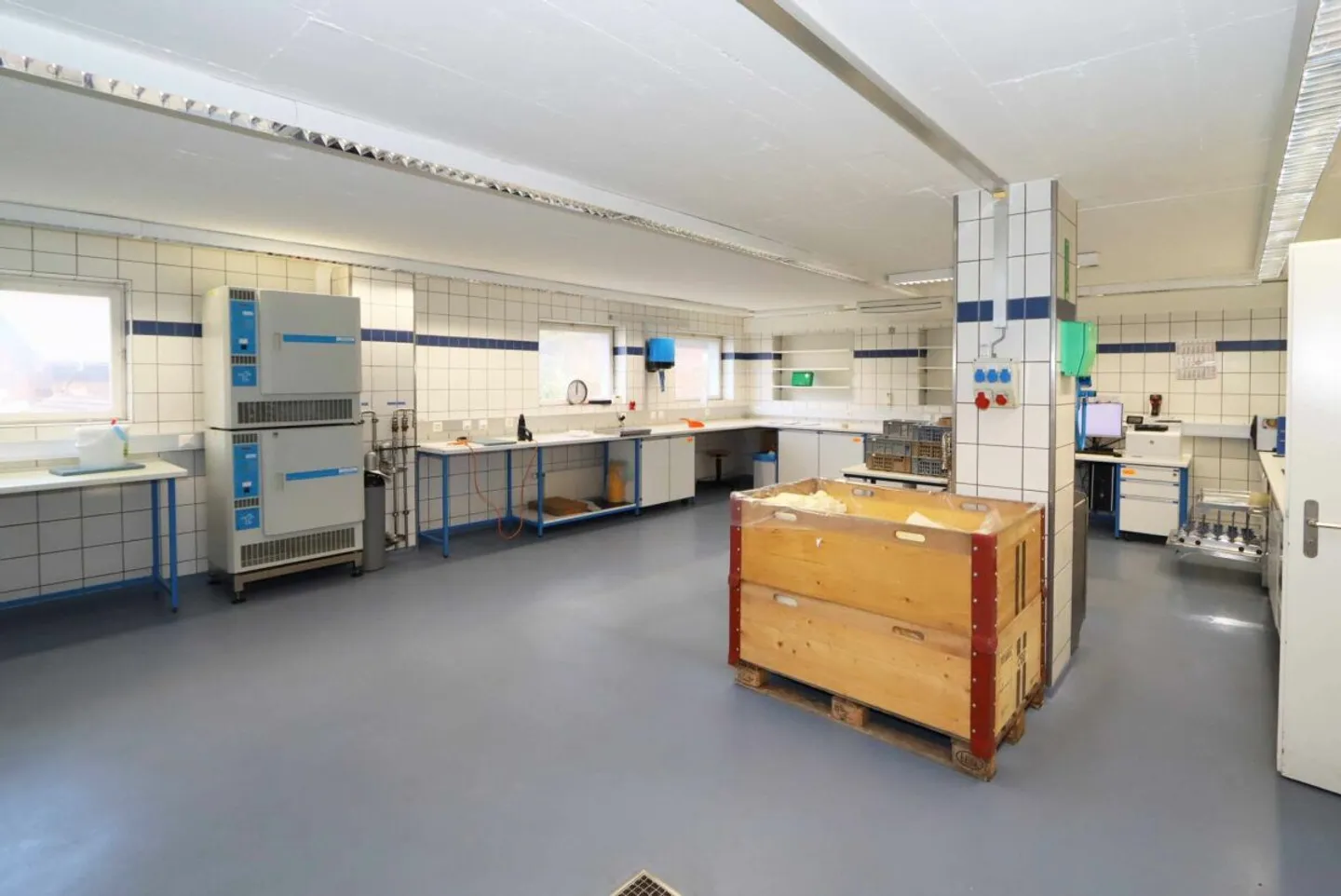 Bâtiment industriel et commercial Ouest à Mitlödi GL - Photo 10 sur 13