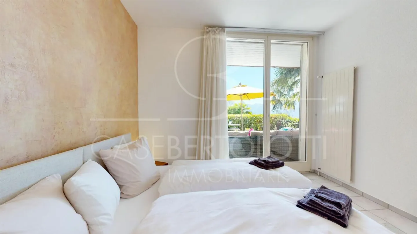 Charming Apartment with Lake View - Photo 12 of 13