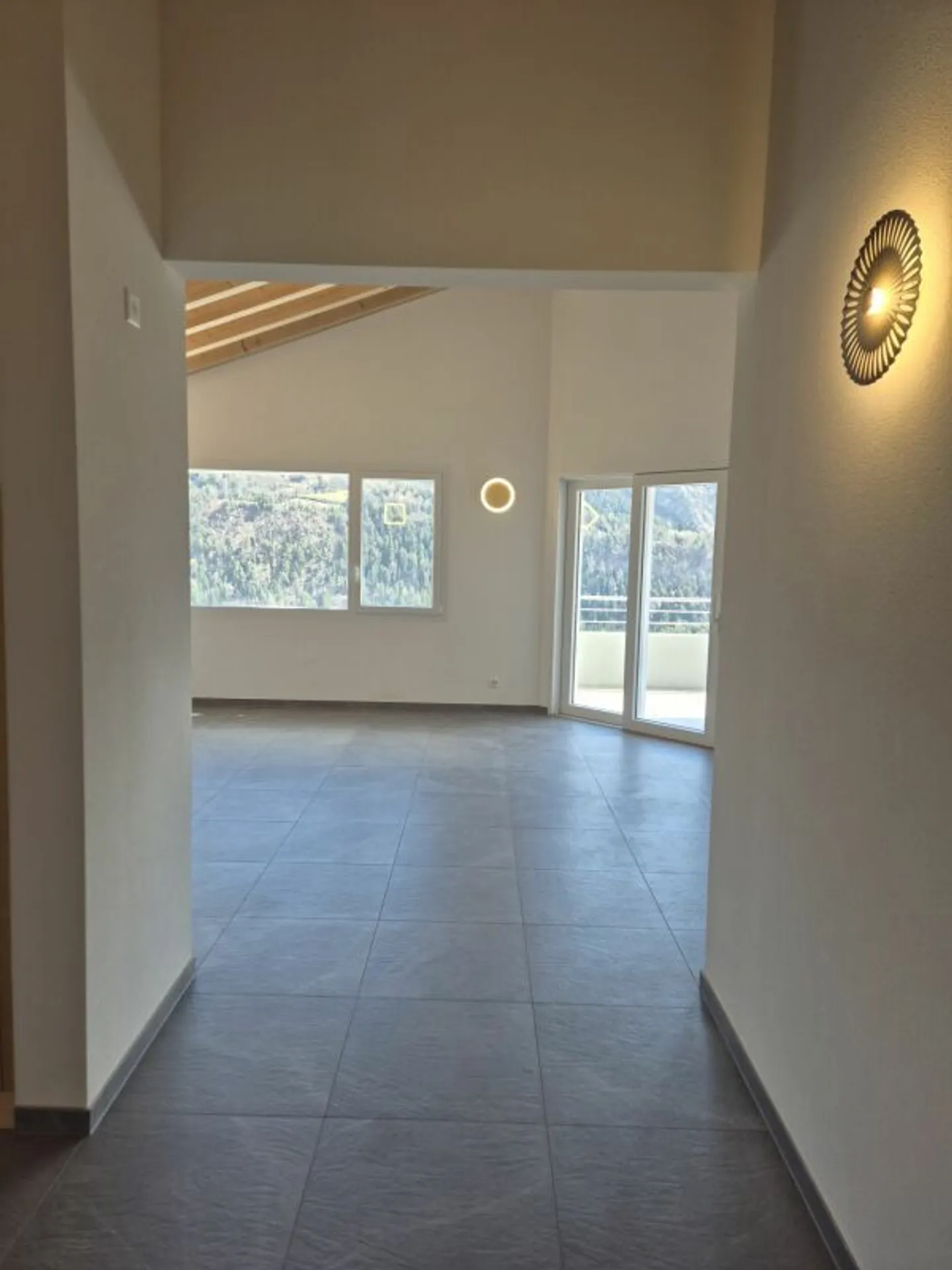 Magnifico attico di 4,5 stanze - Foto 2 di 10