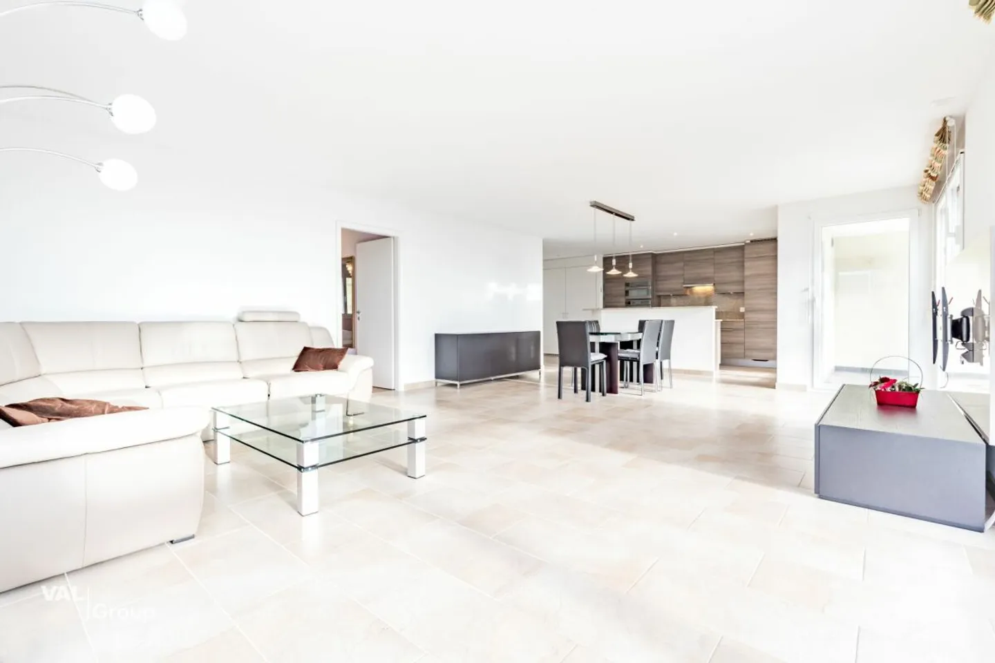 Elegant Penthouse with Alpine View - Photo 2 of 11