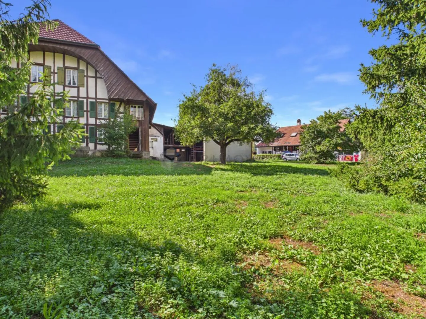 Ferme bien entretenue avec grande réserve foncière dans le beau Seeland - Photo 1 sur 13