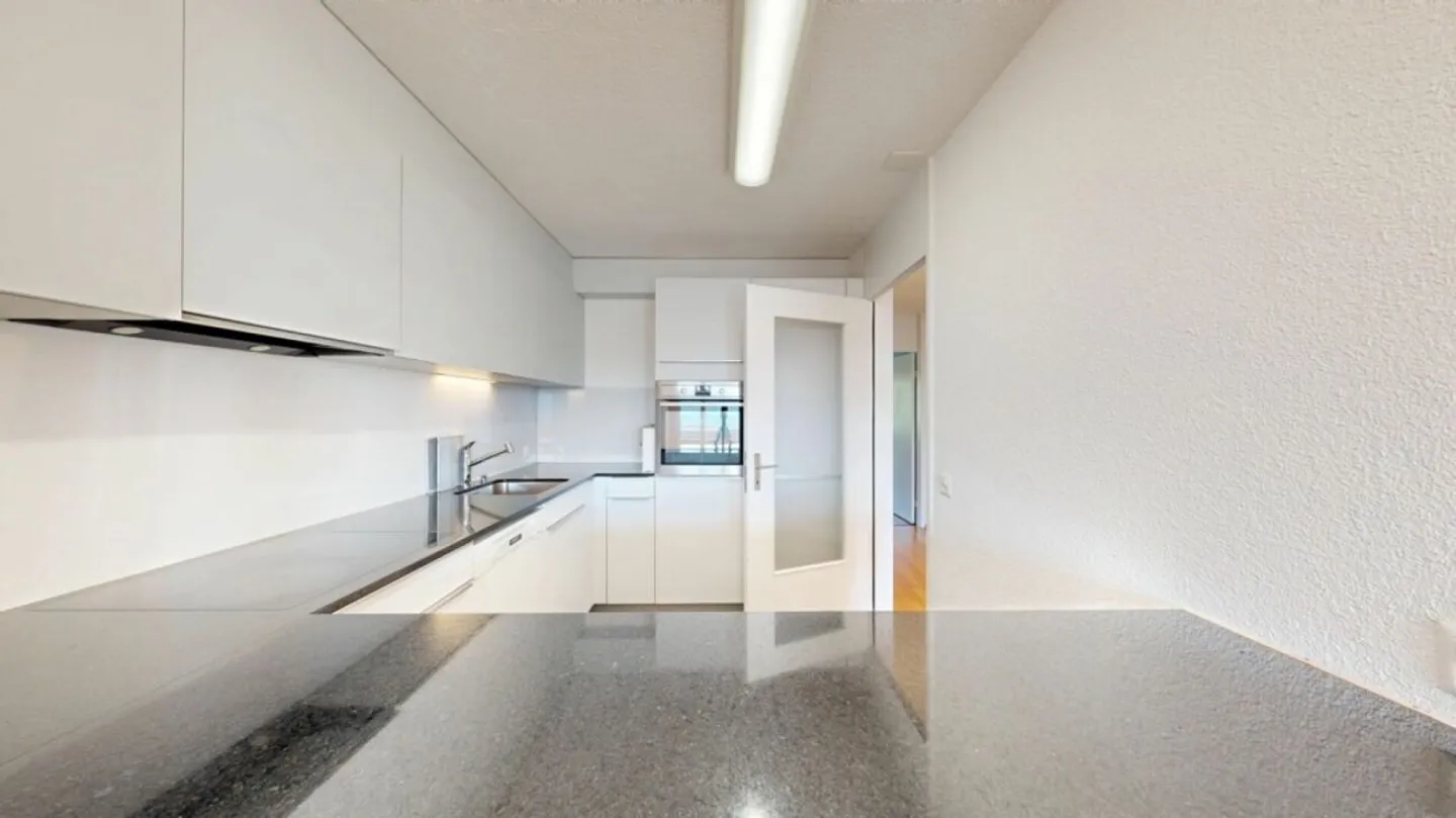 Vivere in una posizione ambita con vista - Foto 9 di 13
